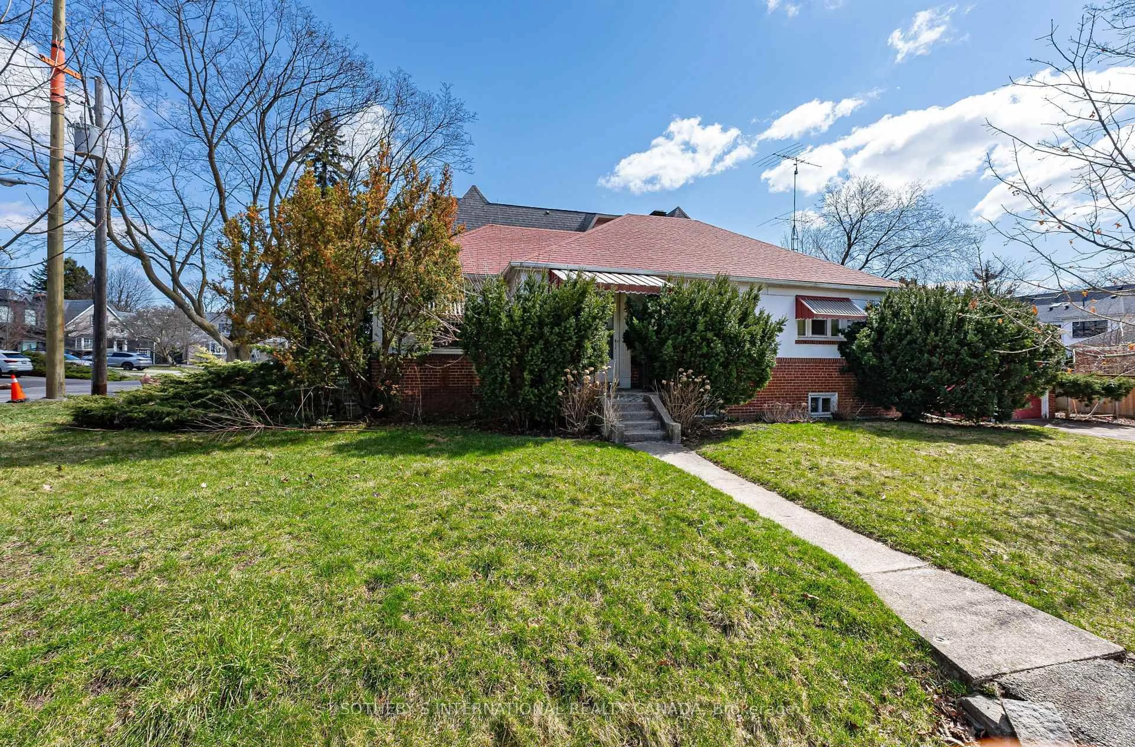 A pic from outside/outdoor area/front of a property/back of a property/a pic from drone, street for 47 Grenview Blvd, Toronto Ontario M8Y 3R9