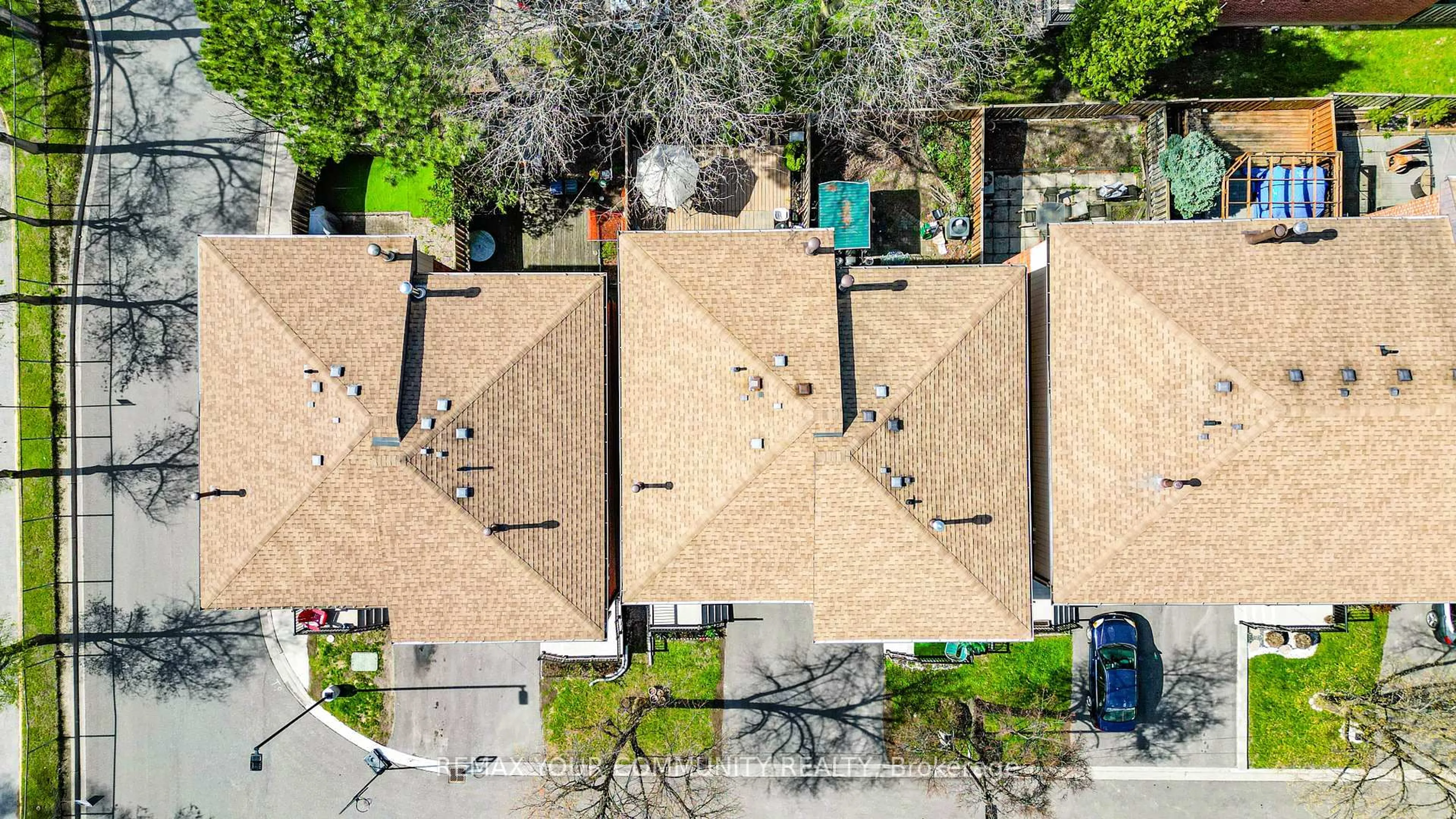 A pic from outside/outdoor area/front of a property/back of a property/a pic from drone, city buildings view from balcony for 71 Maple Branch Path, Toronto Ontario M9P 3T4