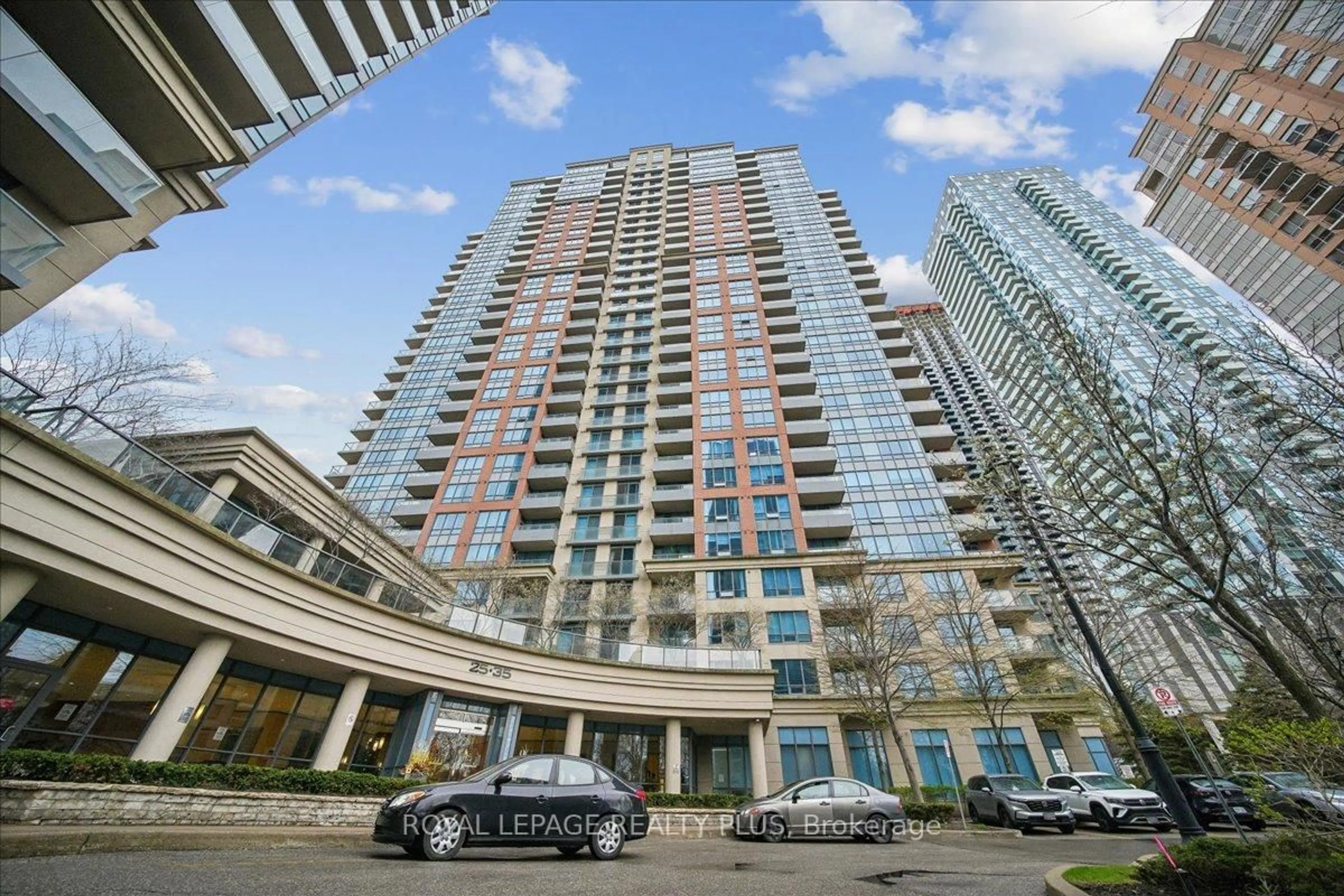 Indoor foyer for 35 VIKING Lane #1038, Toronto Ontario M9B 0A2