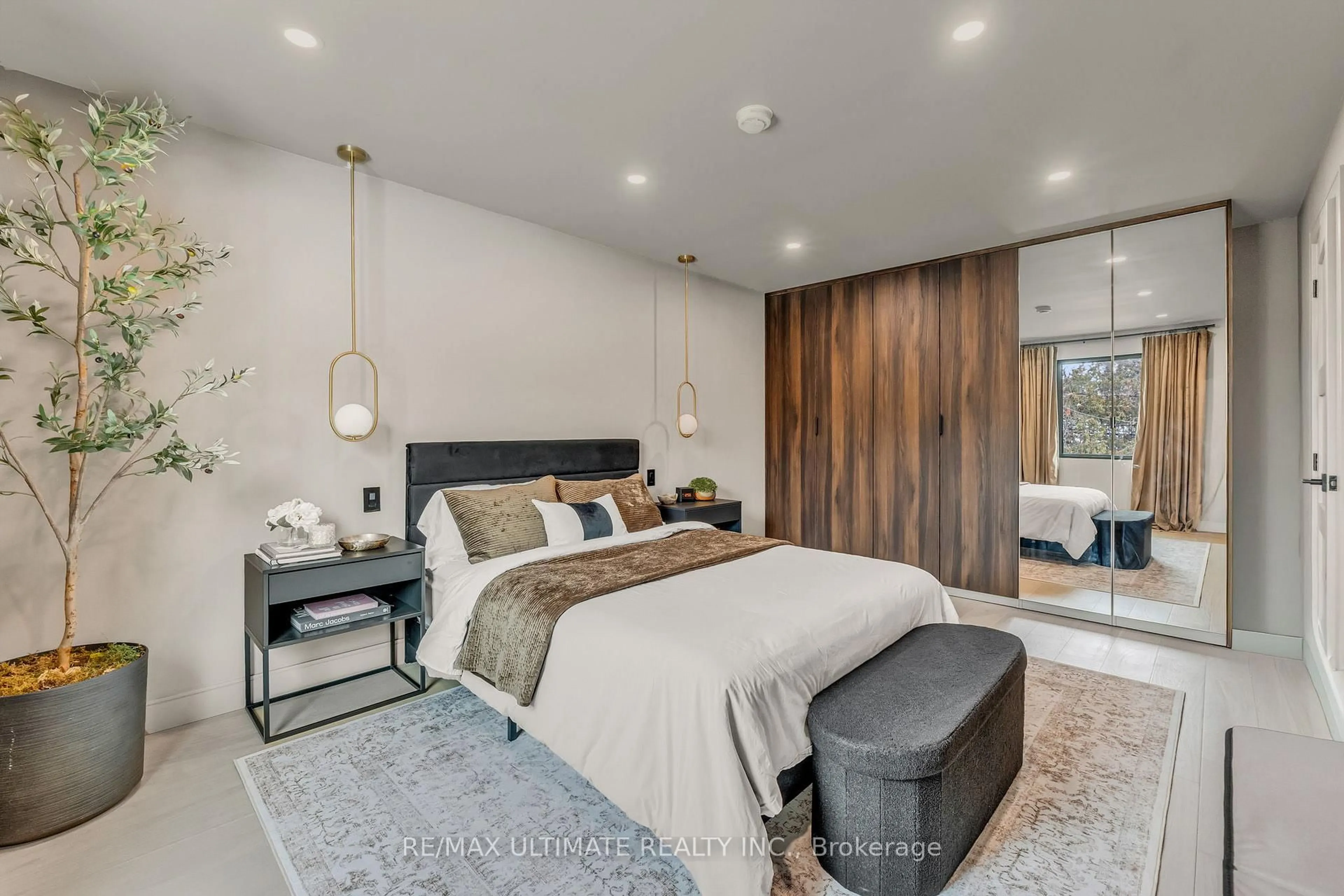 Bedroom with bed, unknown for 37 Banbury Crt, Brampton Ontario L6T 1Y9