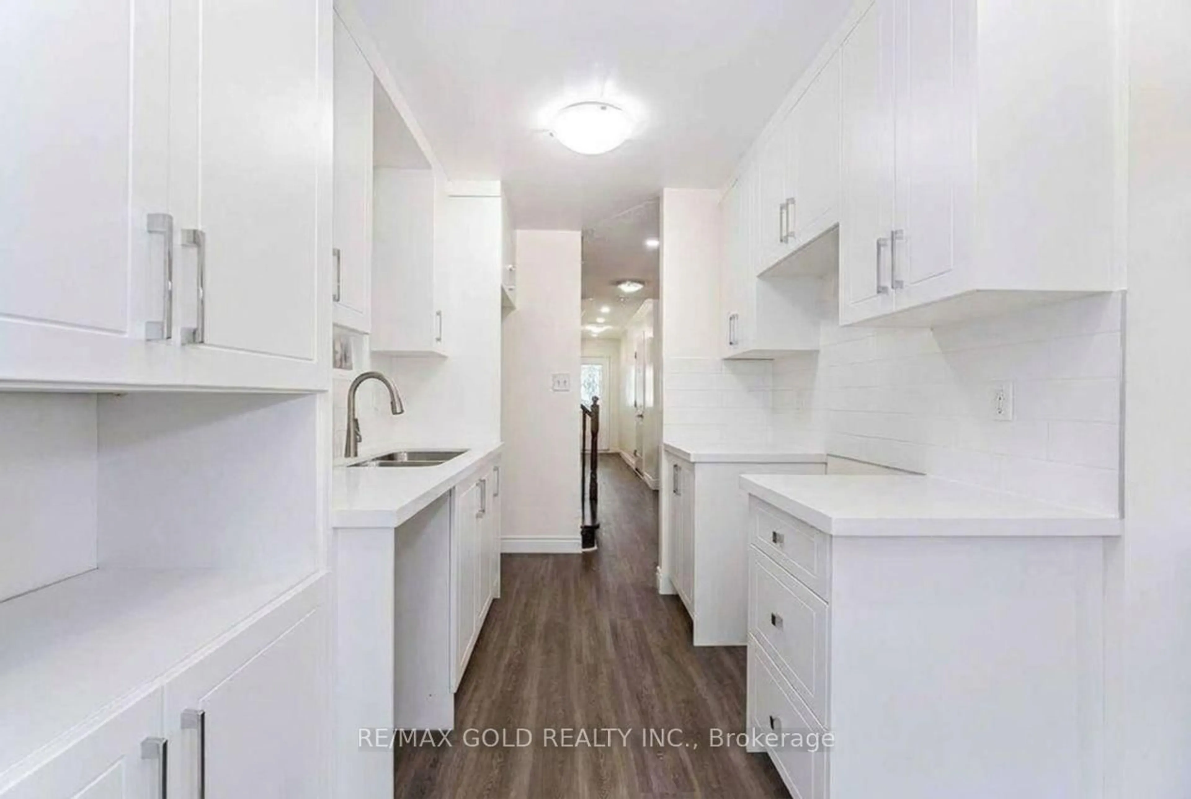 Kitchen with laundary machines, unknown for 35 Ridgefield Crt, Brampton Ontario L6P 1B4