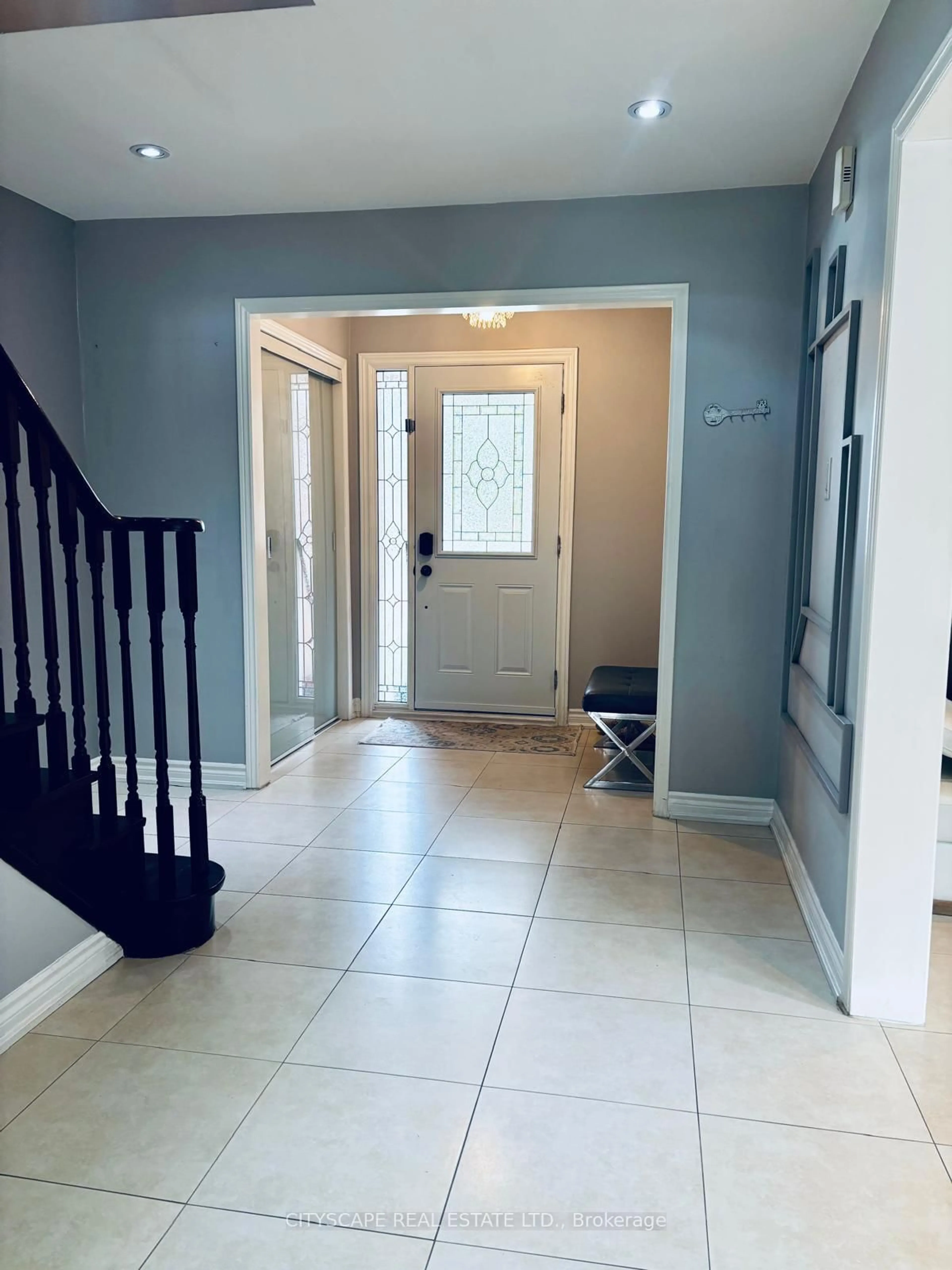 Indoor entryway for 4233 Radisson Cres, Mississauga Ontario L5M 4M1
