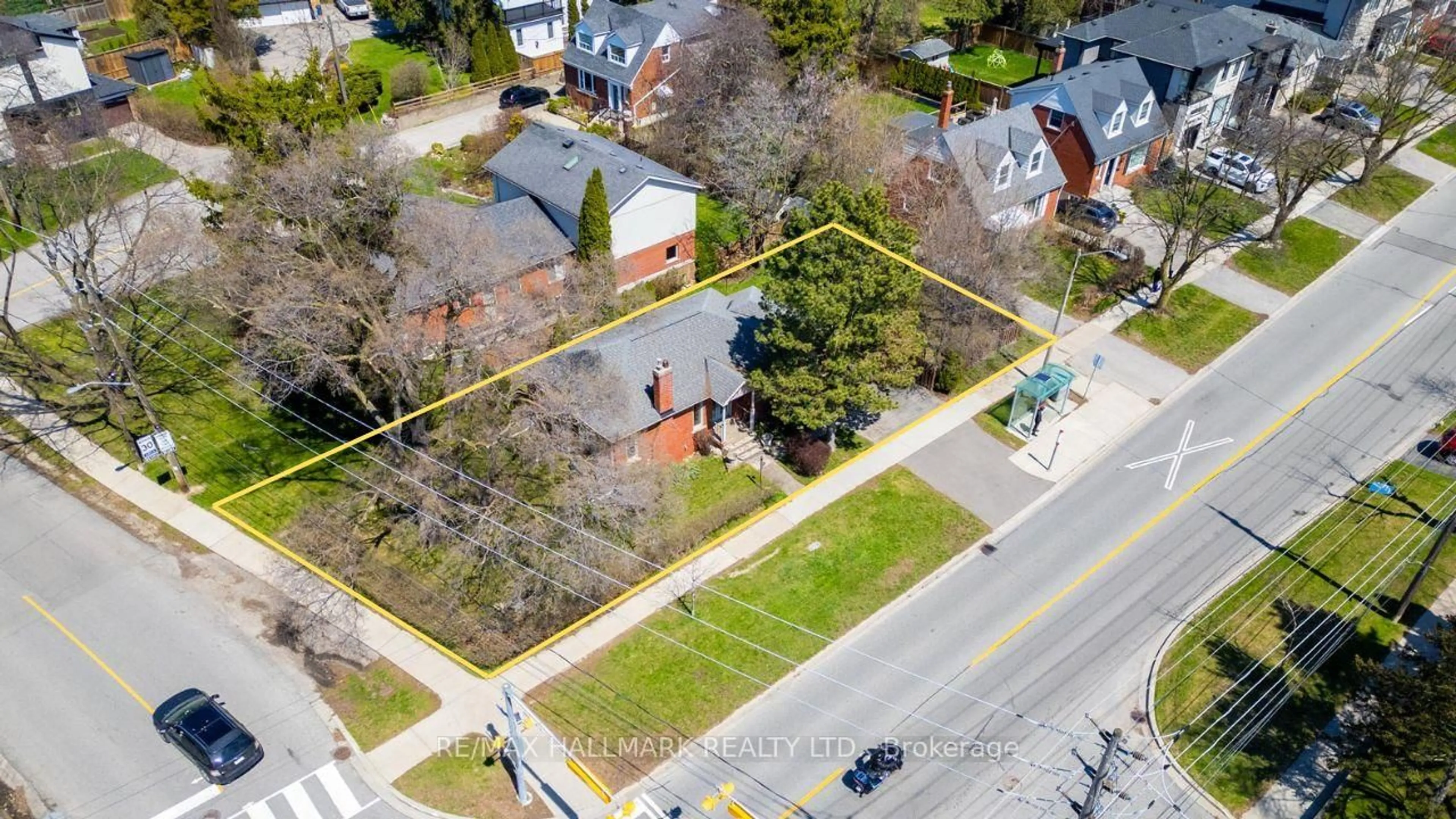A pic from outside/outdoor area/front of a property/back of a property/a pic from drone, street for 200 Berry Rd, Toronto Ontario M8Y 1W8