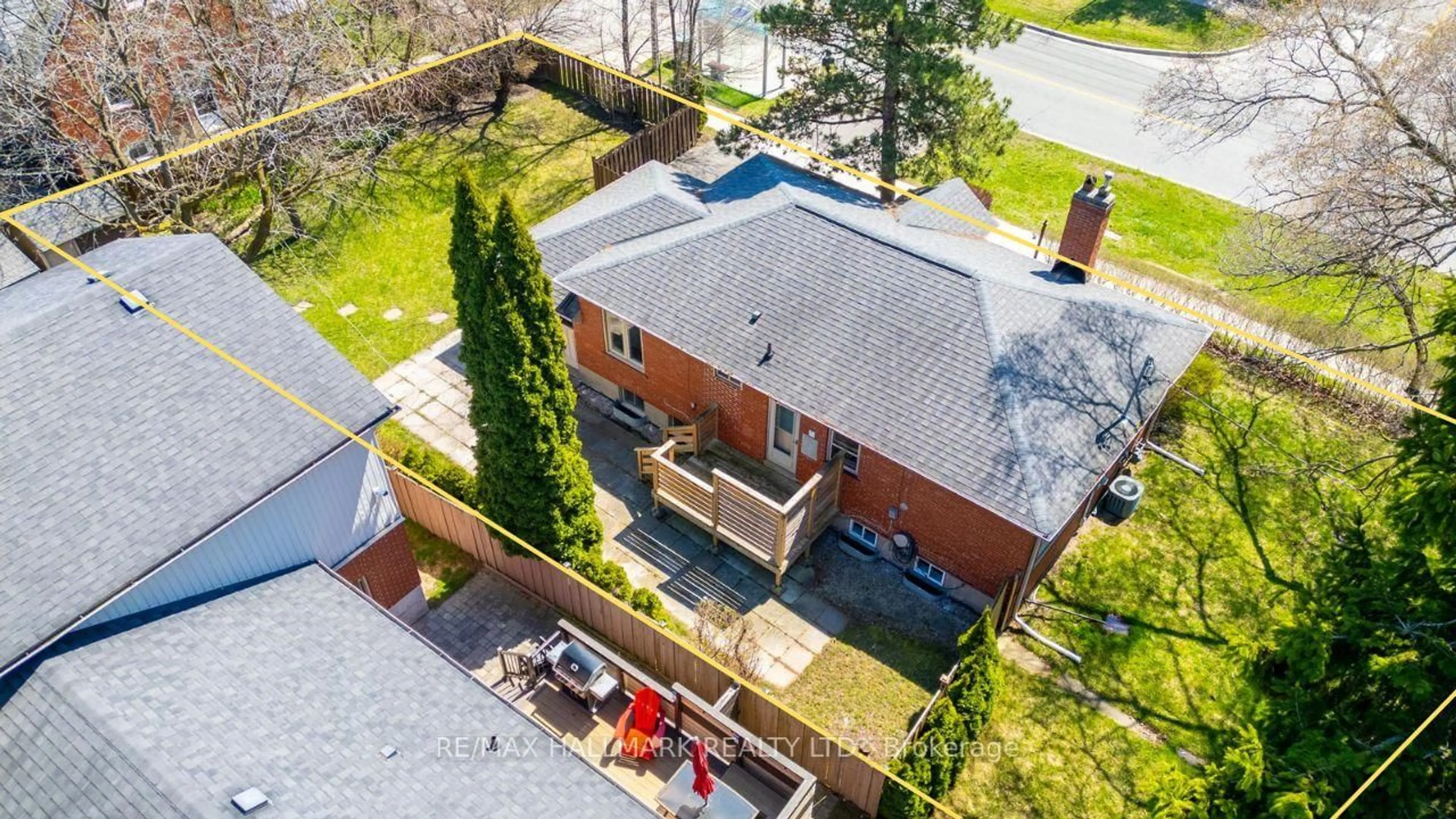A pic from outside/outdoor area/front of a property/back of a property/a pic from drone, unknown for 200 Berry Rd, Toronto Ontario M8Y 1W8