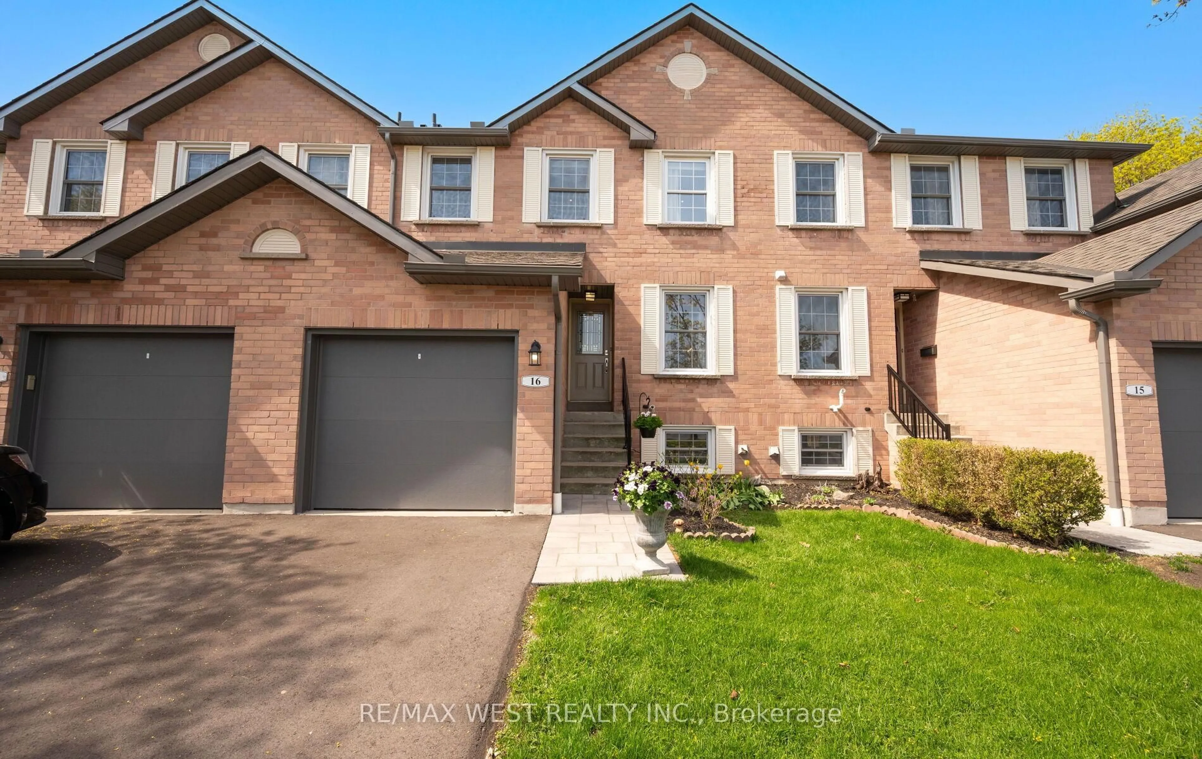 Home with brick exterior material, street for 2935 Headon Forest Dr ##16, Burlington Ontario L7M 3Z7