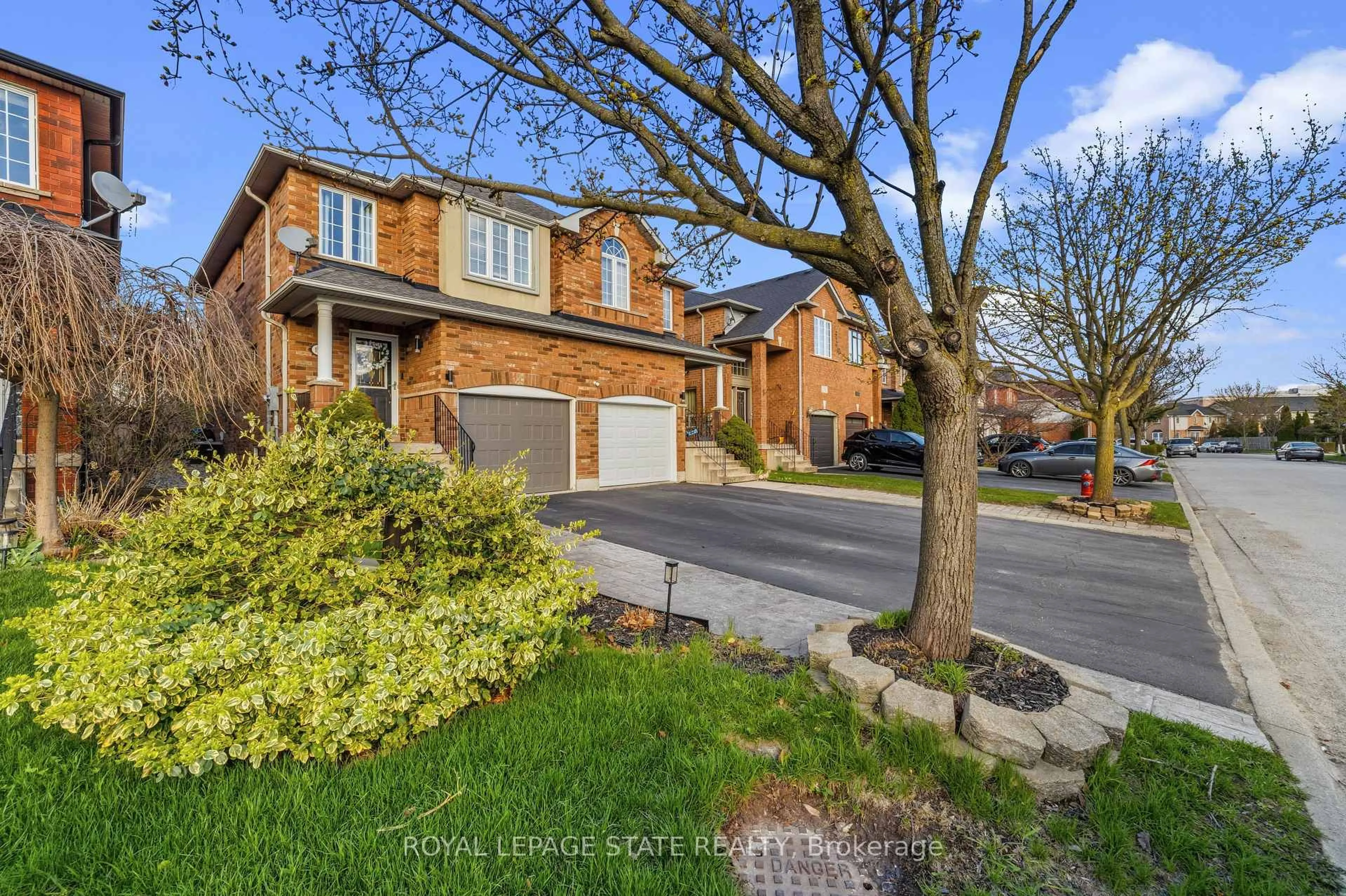 Home with brick exterior material, street for 1795 Creek Way, Burlington Ontario L7L 6R1