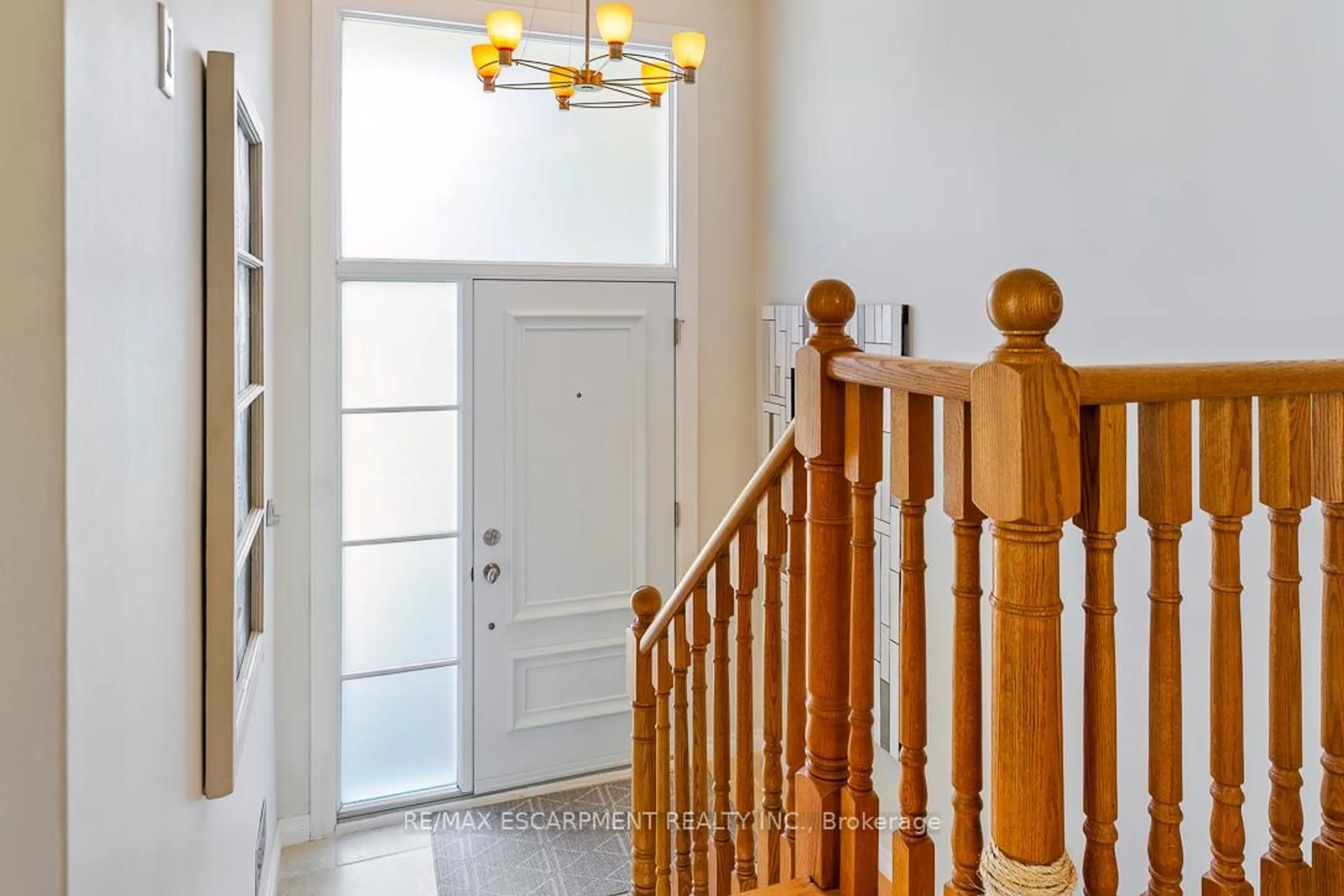 Indoor entryway for 1548 Wembury Rd, Mississauga Ontario L5J 2L9