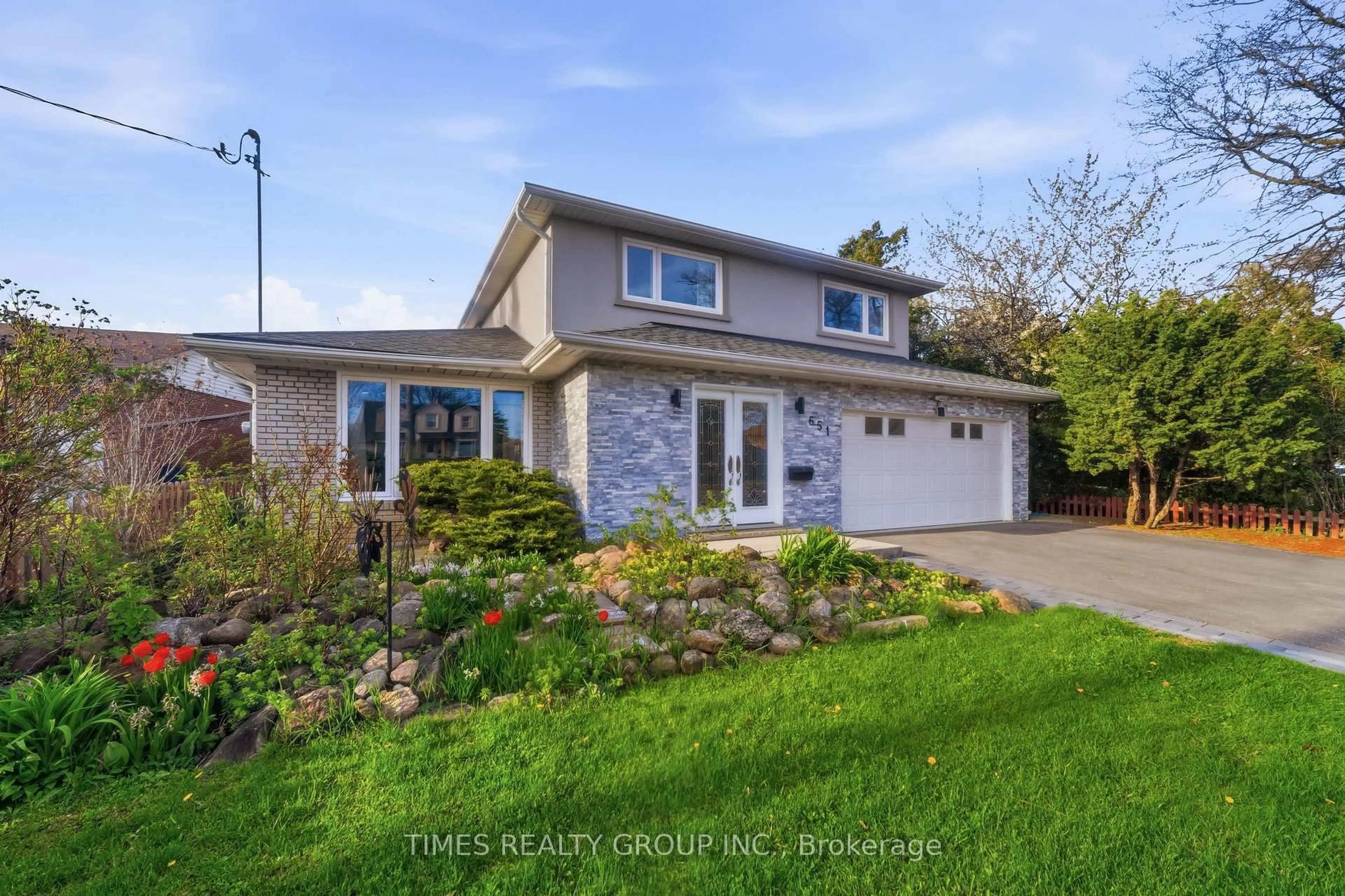 Home with vinyl exterior material, street for 651 Burnhamthorpe Rd, Toronto Ontario M9C 2Z1
