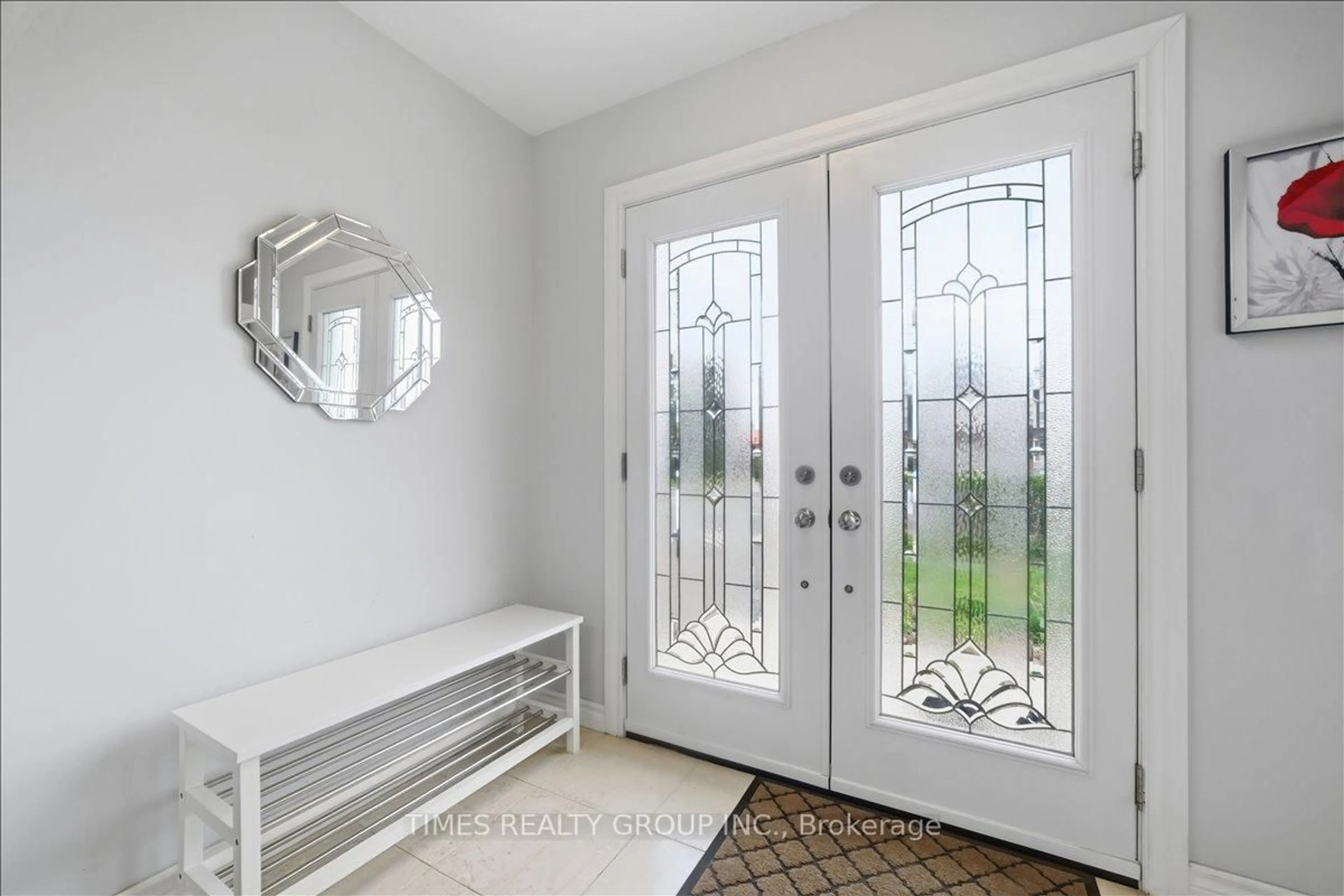 Indoor entryway for 651 Burnhamthorpe Rd, Toronto Ontario M9C 2Z1