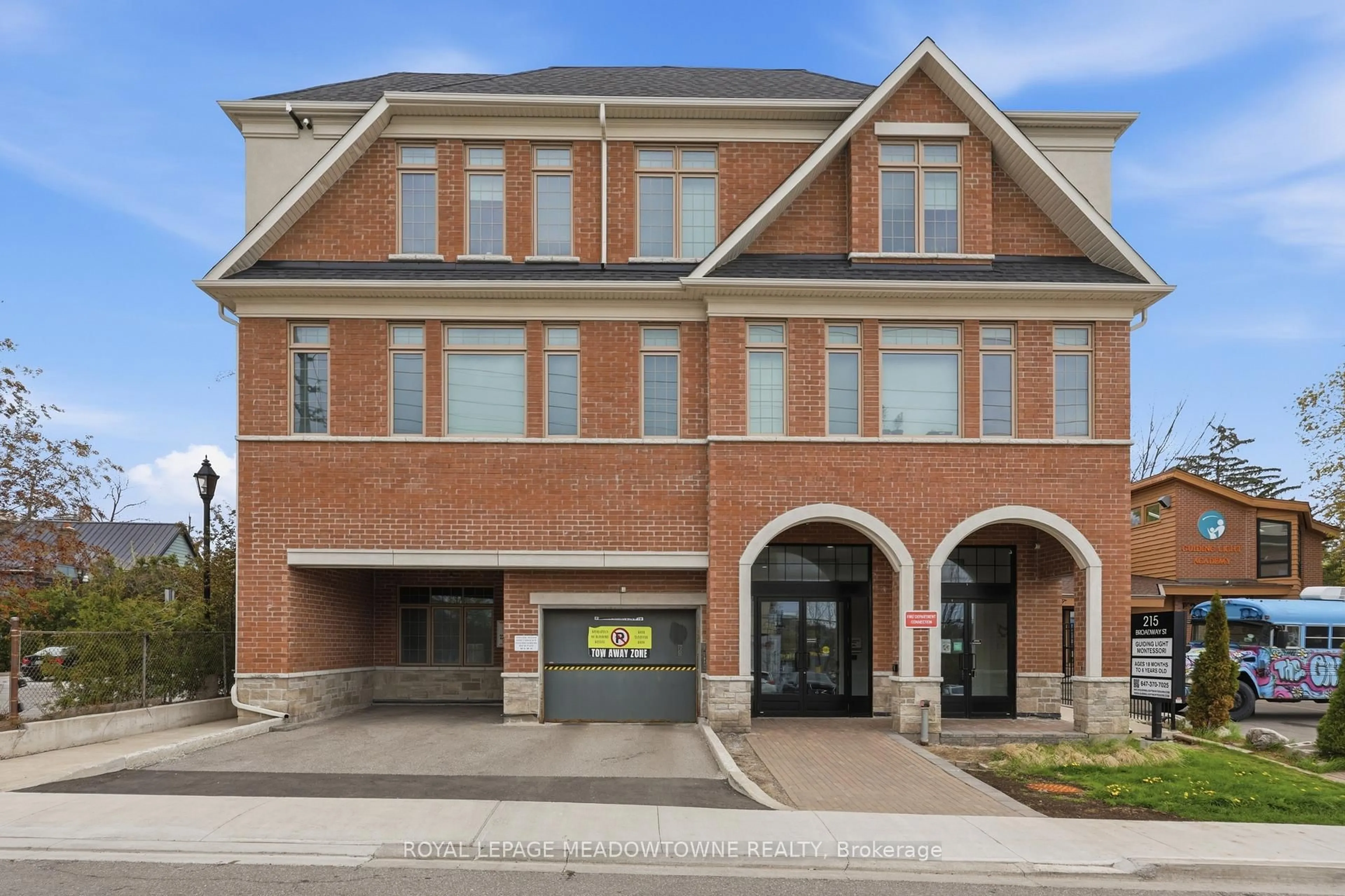 Home with brick exterior material, building for 215 Broadway St #203, Mississauga Ontario L5M 1J1
