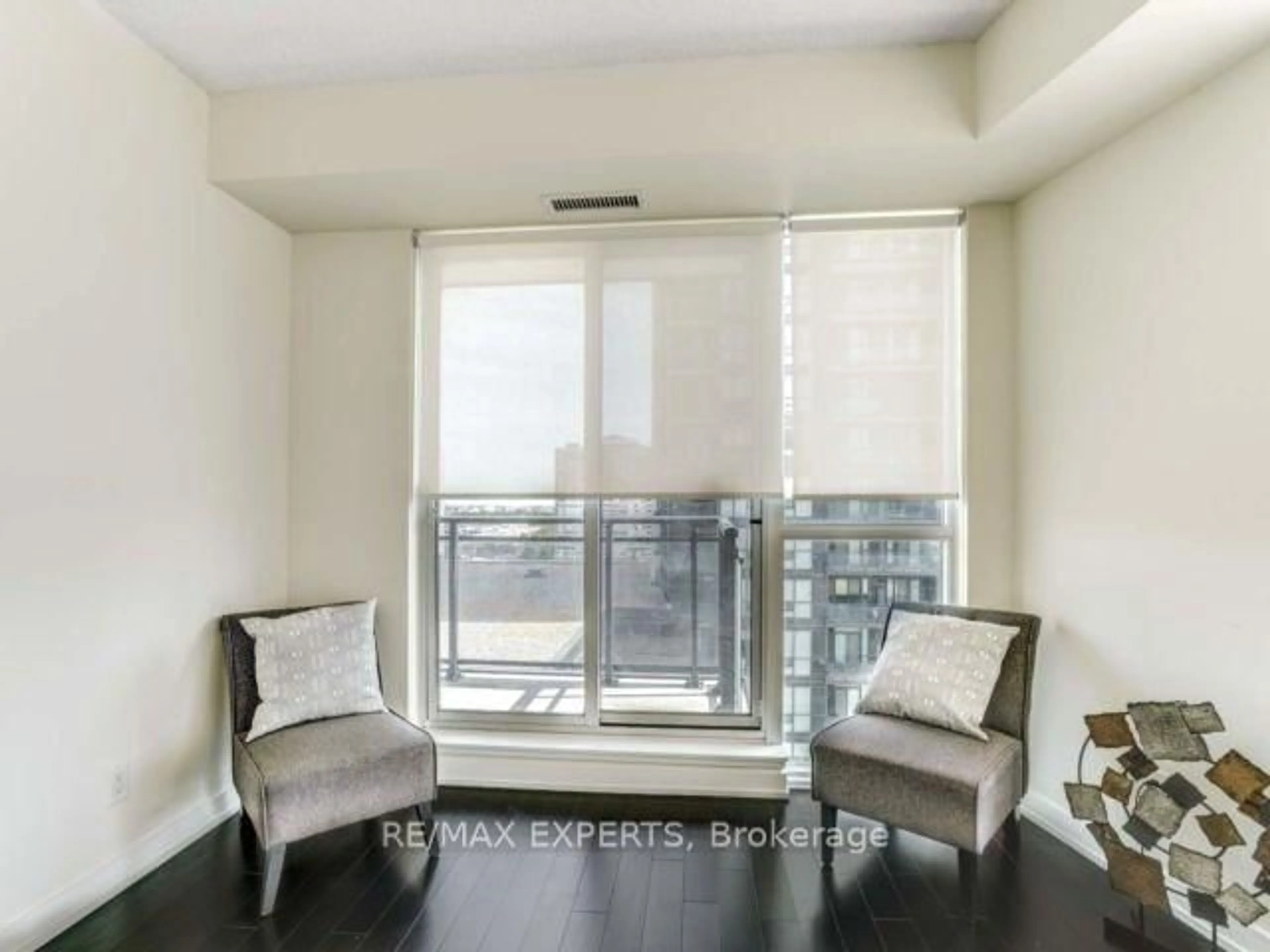 A pic of a room for 510 Curran Pl #1002, Mississauga Ontario L5B 0J8