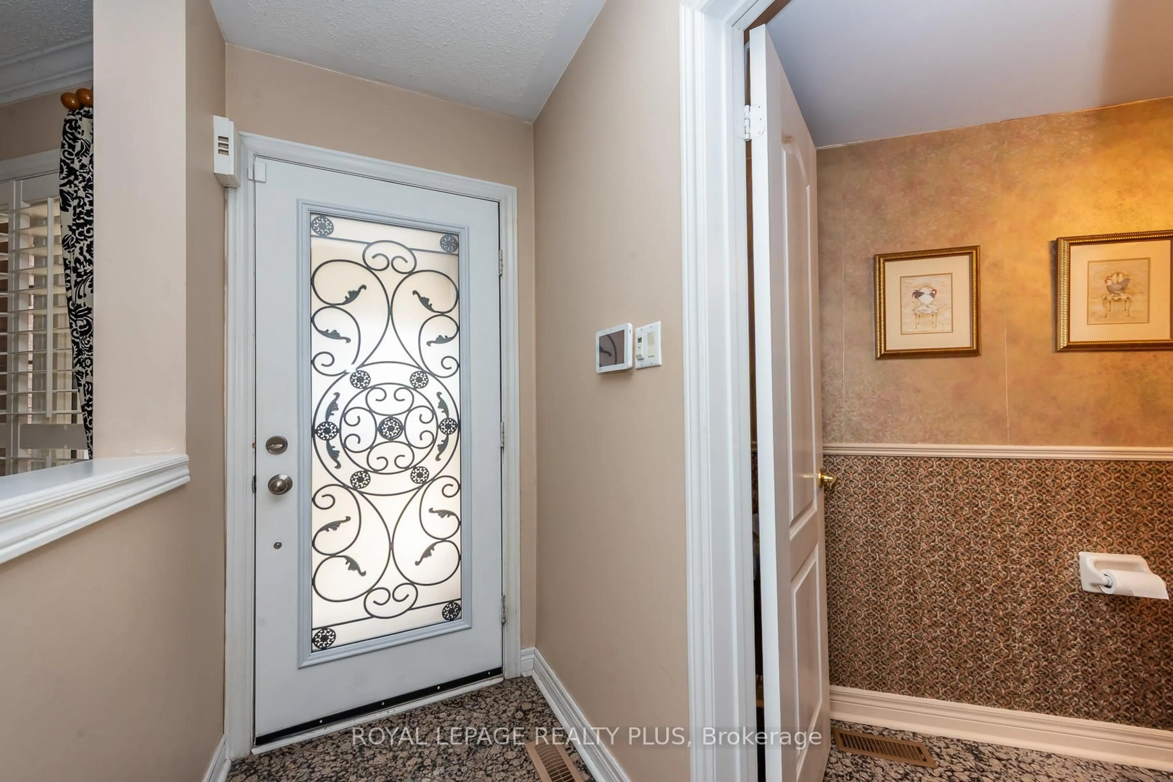 Indoor entryway for 6943 Buttle Station Pl, Mississauga Ontario L5W 1B8