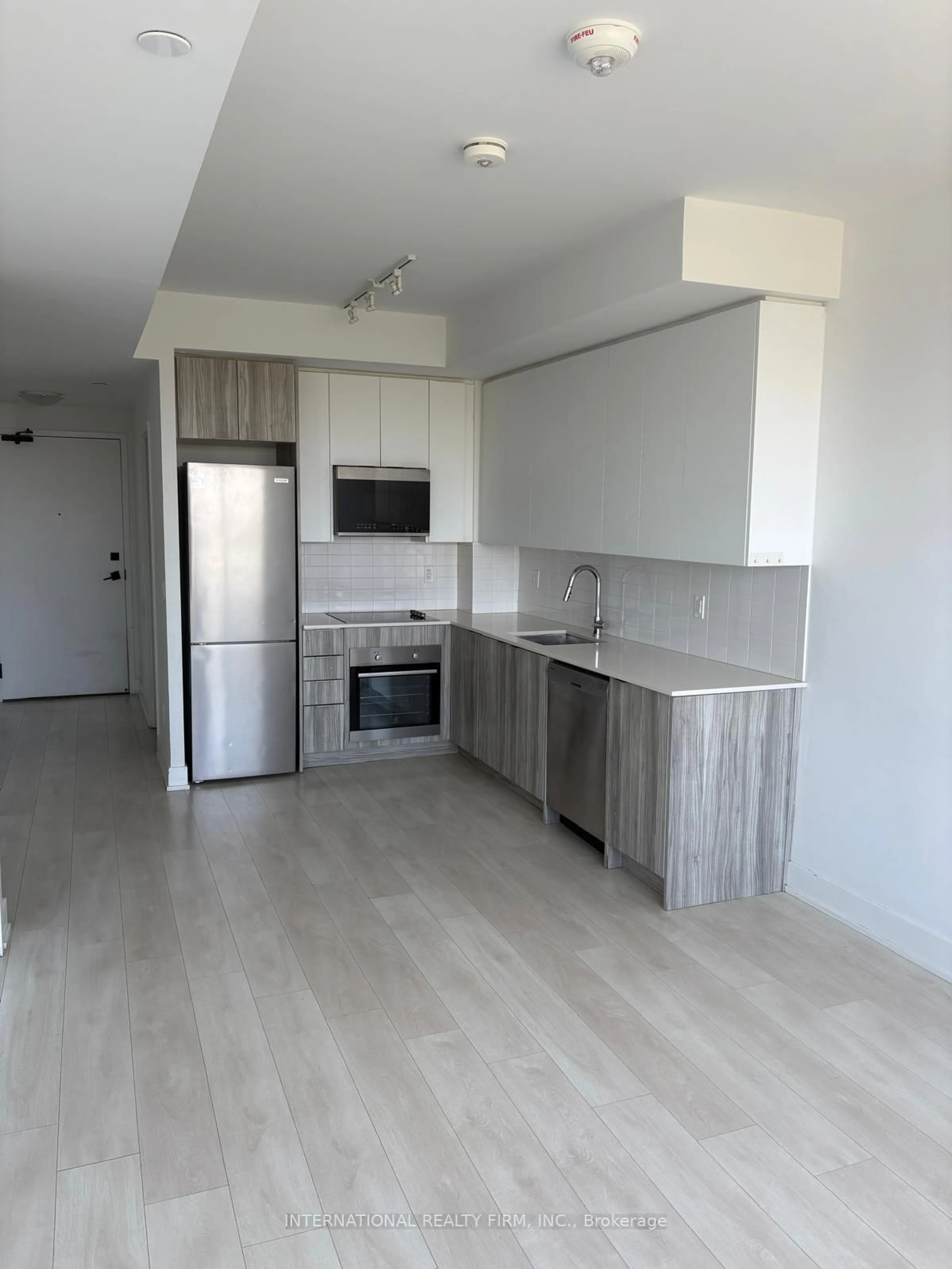 Standard kitchen, wood/laminate floor for 2489 Taunton Rd #916, Oakville Ontario L6H 3R9