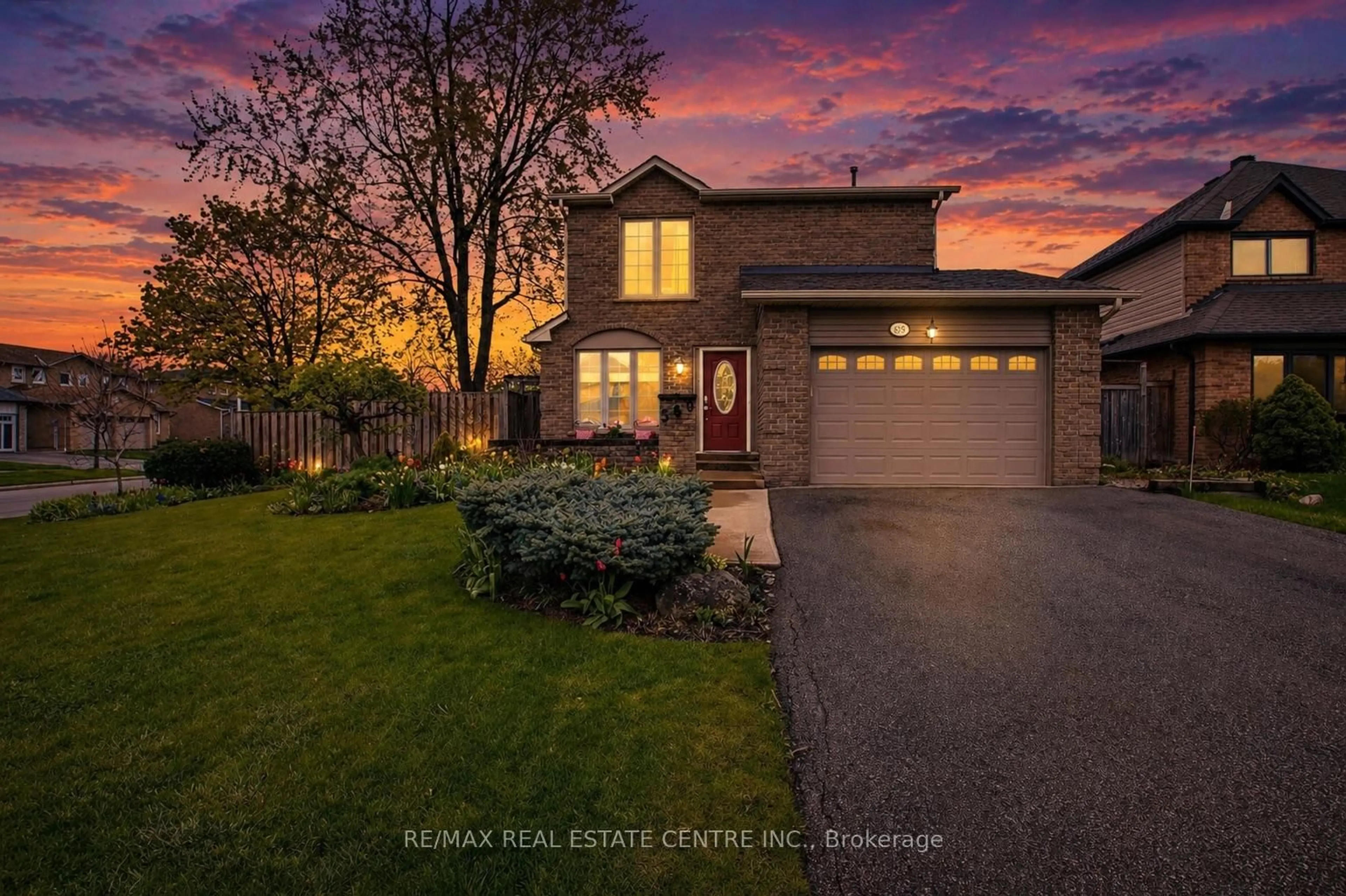 A pic from outside/outdoor area/front of a property/back of a property/a pic from drone, street for 569 Vanier Dr, Milton Ontario L9T 4S4