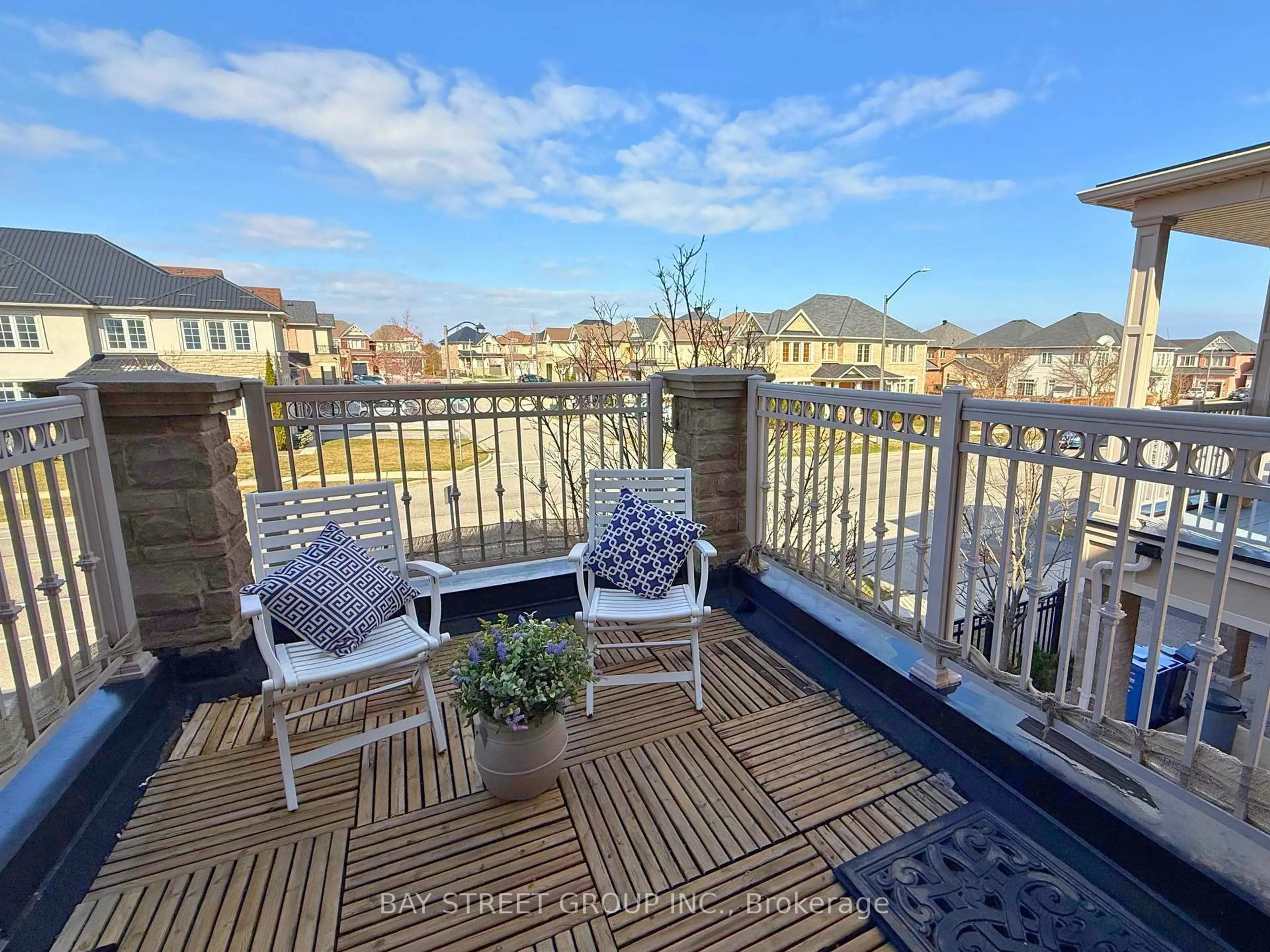 Patio, water/lake/river/ocean view for 2564 Grand Oak Tr, Oakville Ontario L6M 0S4
