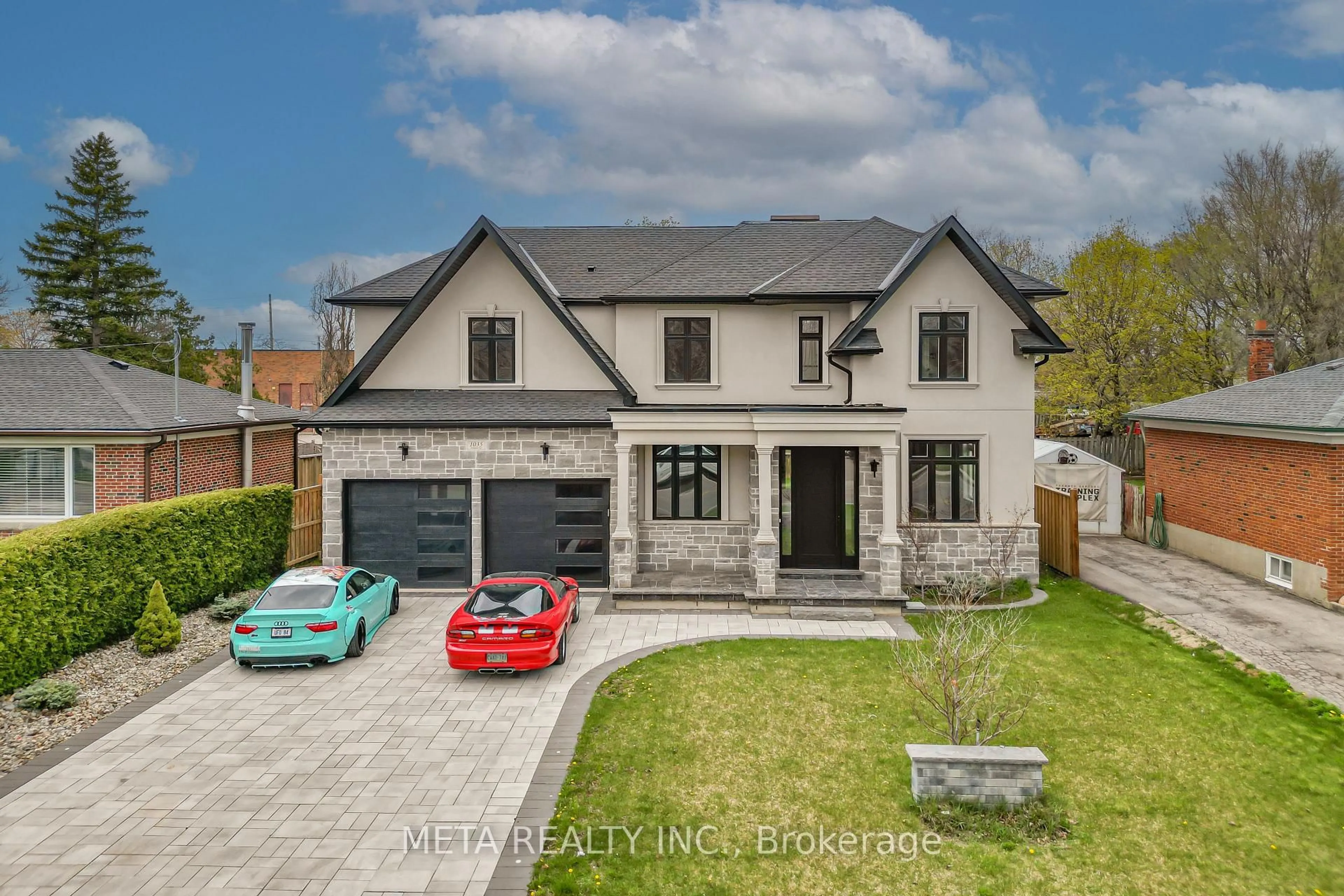 Home with brick exterior material, street for 1035 Pinegrove Rd, Oakville Ontario L6L 2W3