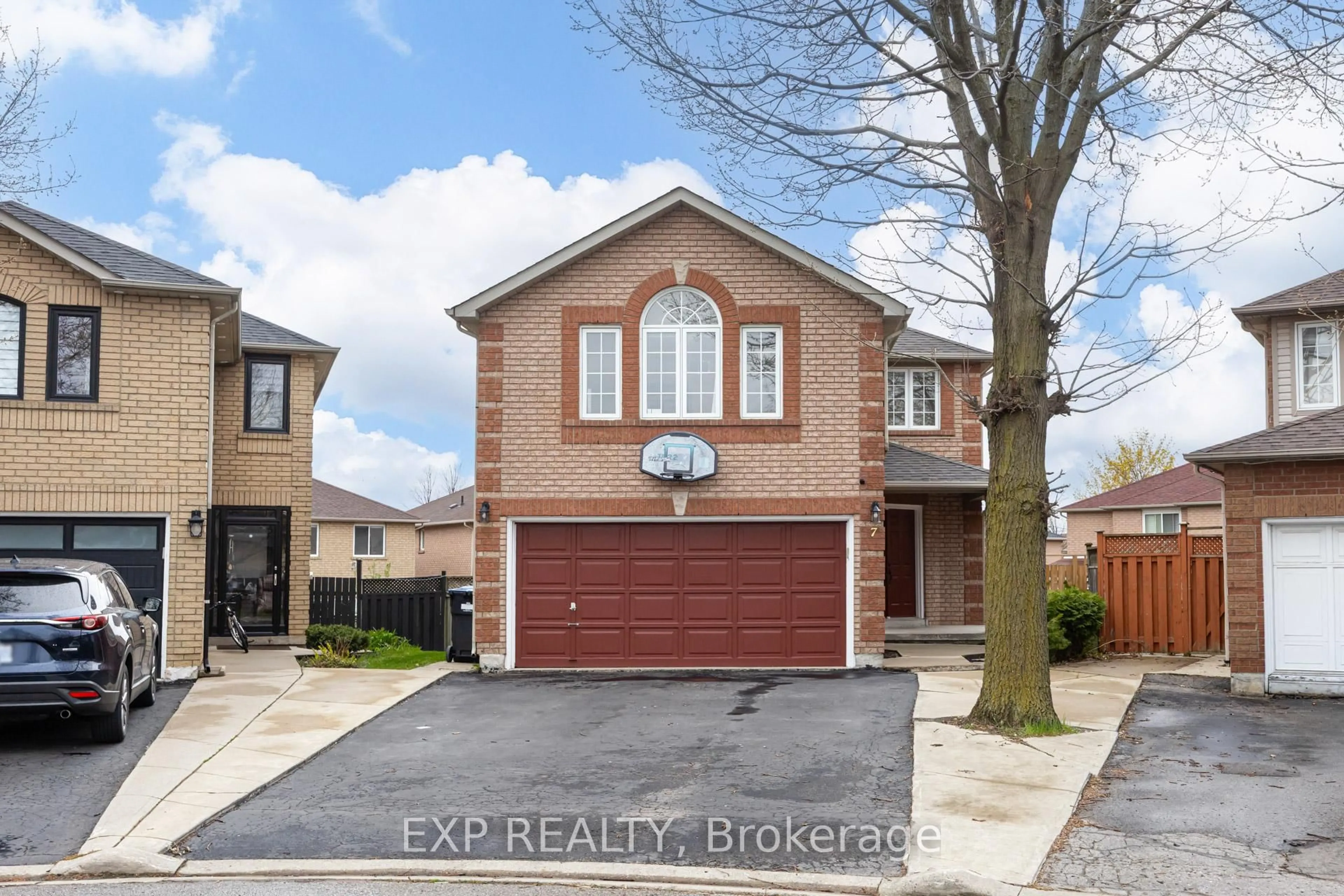 Home with brick exterior material, street for 7 Flaming Oak Crt, Brampton Ontario L6Y 4G5