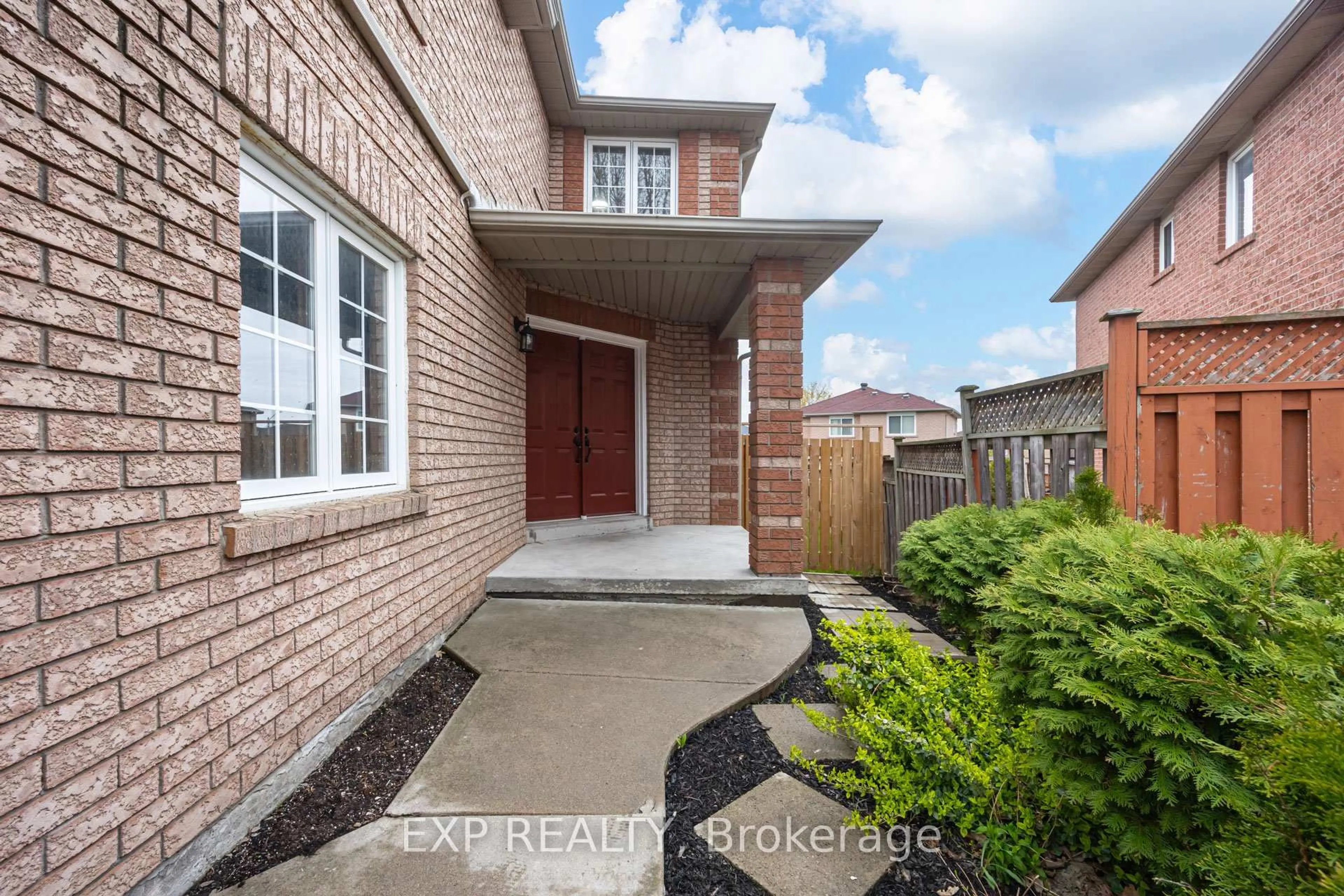 Home with brick exterior material, street for 7 Flaming Oak Crt, Brampton Ontario L6Y 4G5
