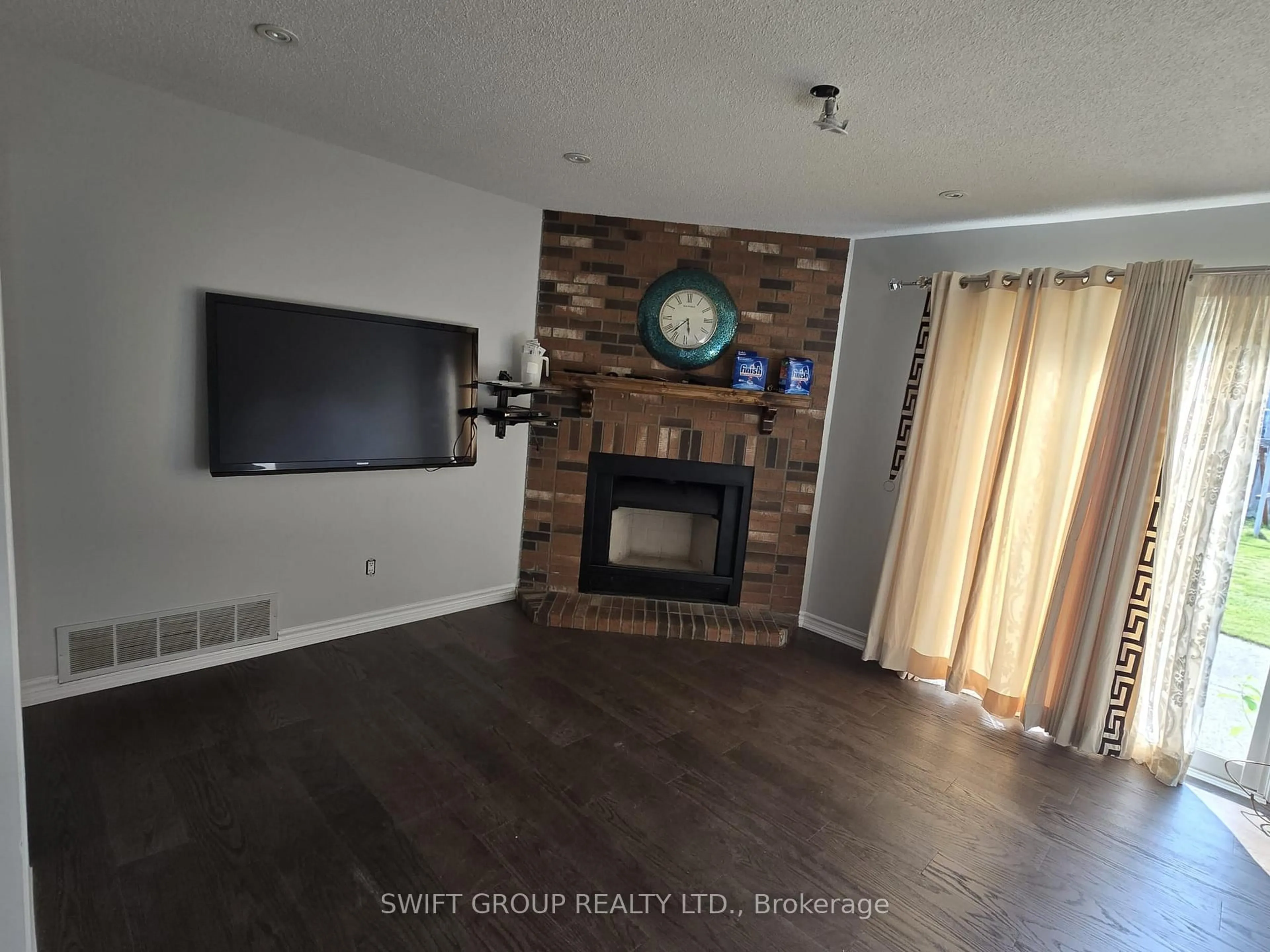 A pic of a room for 18 Samson Crt, Brampton Ontario L6Y 3M4