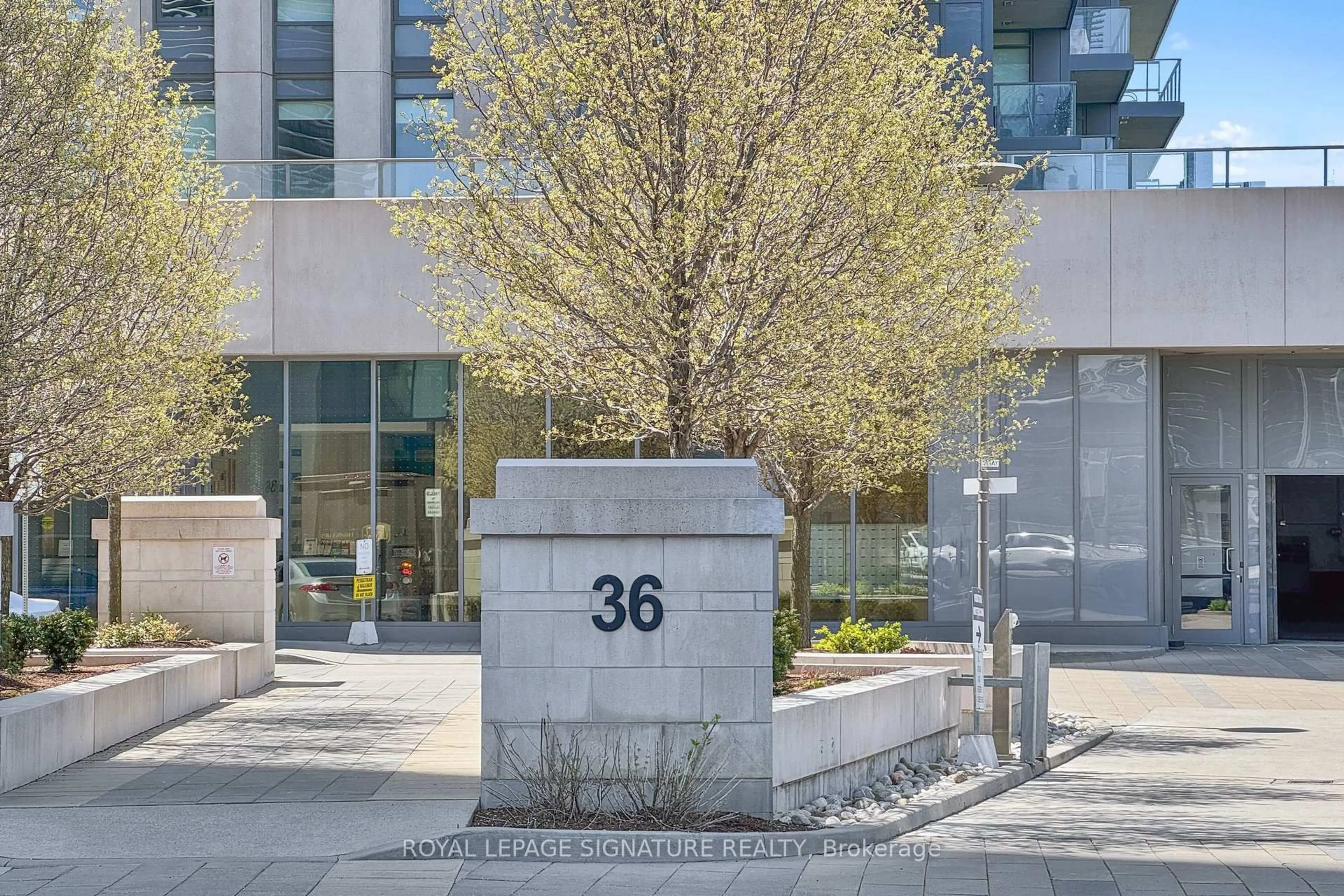 Indoor foyer for 36 Park Lawn Rd #301, Toronto Ontario M8V 0E5