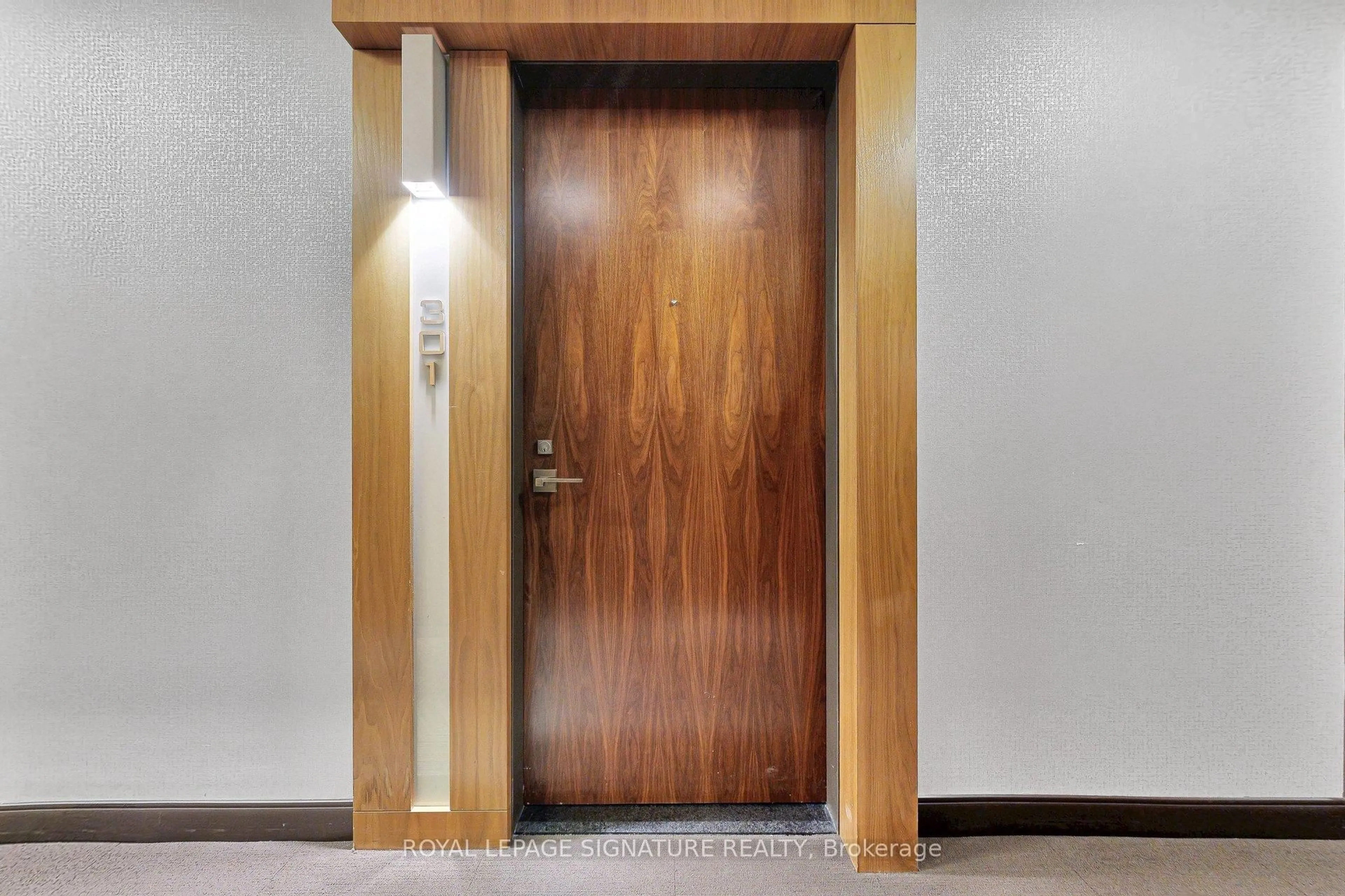 Indoor foyer for 36 Park Lawn Rd #301, Toronto Ontario M8V 0E5