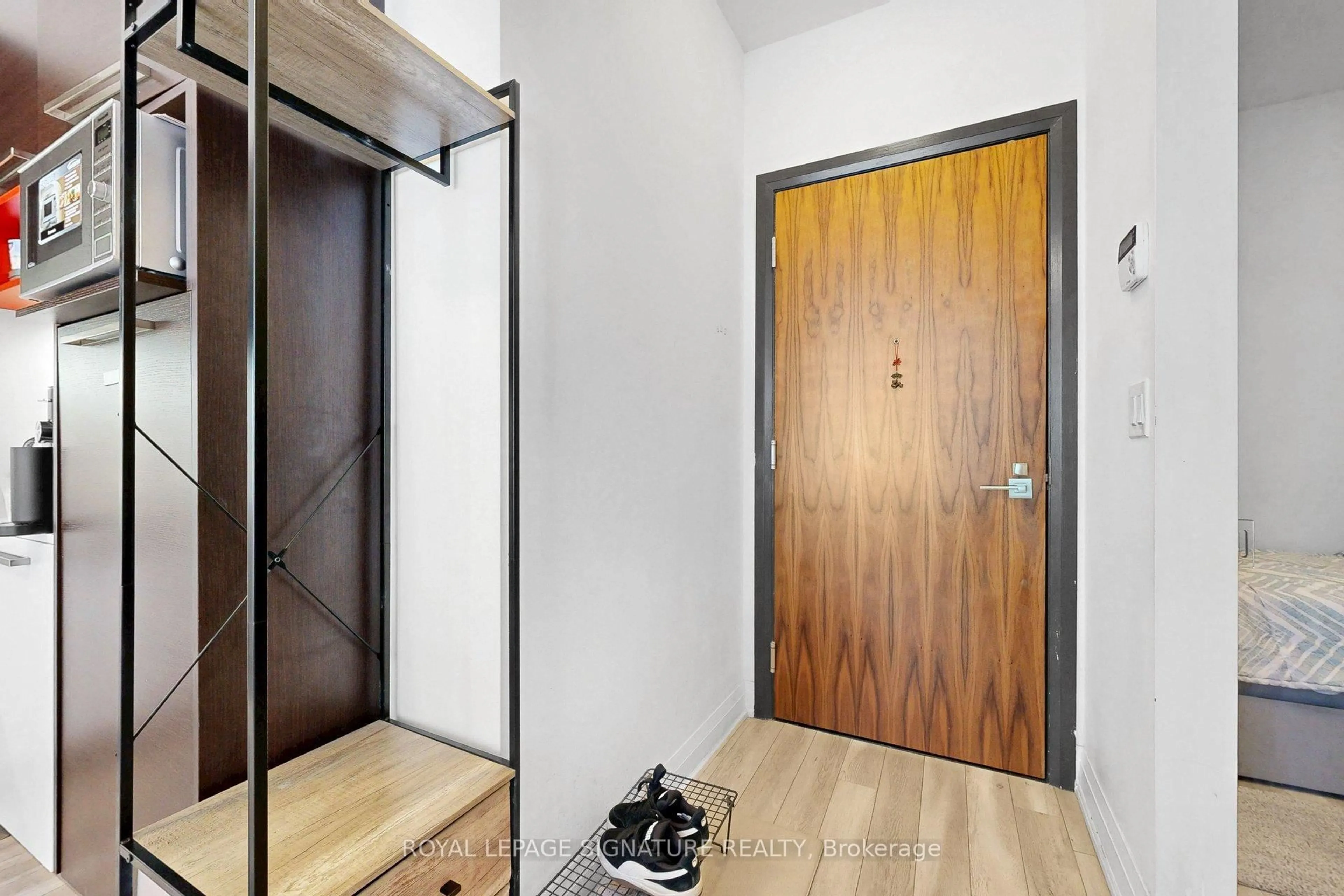 Indoor foyer for 36 Park Lawn Rd #301, Toronto Ontario M8V 0E5