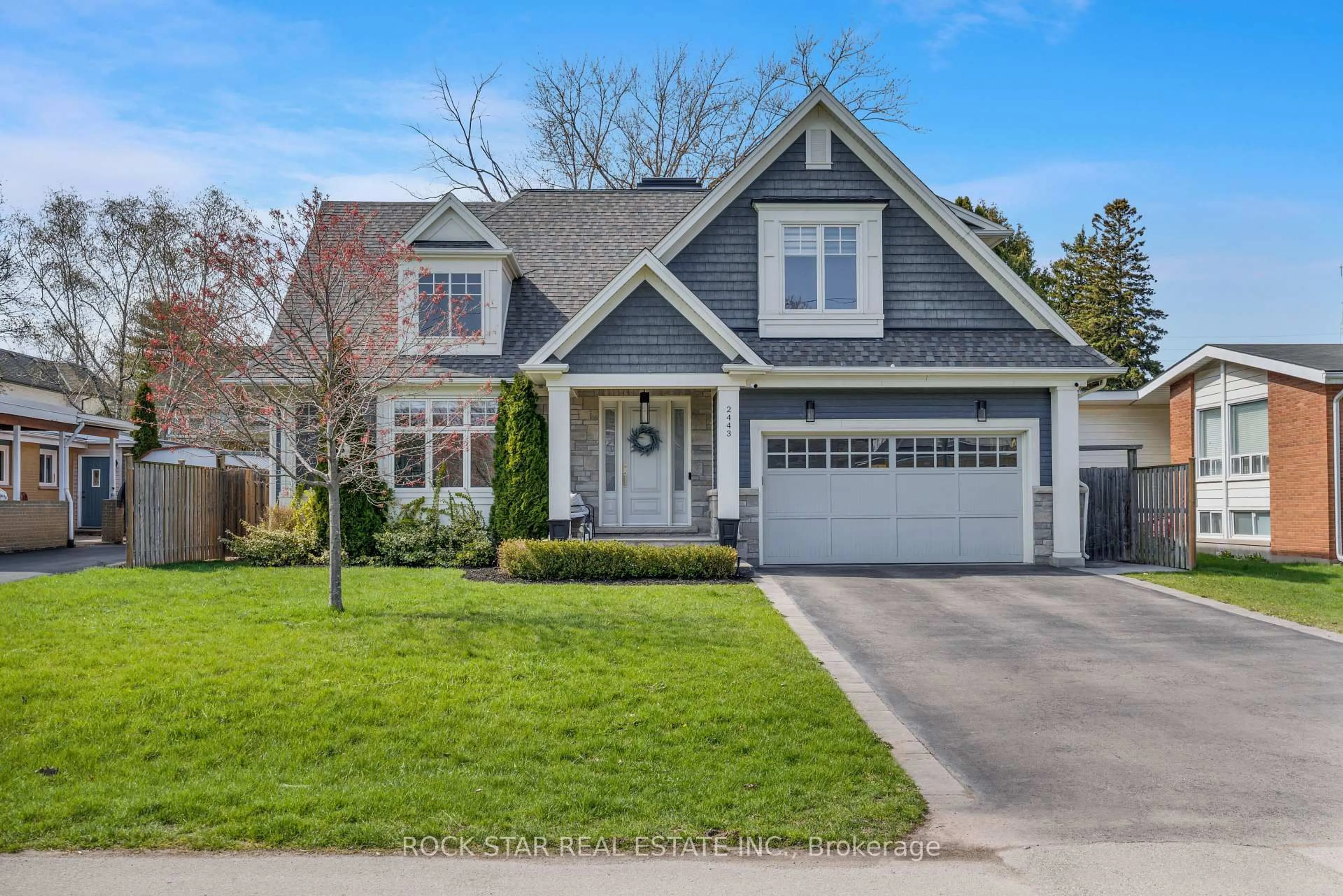 Home with vinyl exterior material, street for 2443 Applewood Dr, Oakville Ontario L6L 1V7