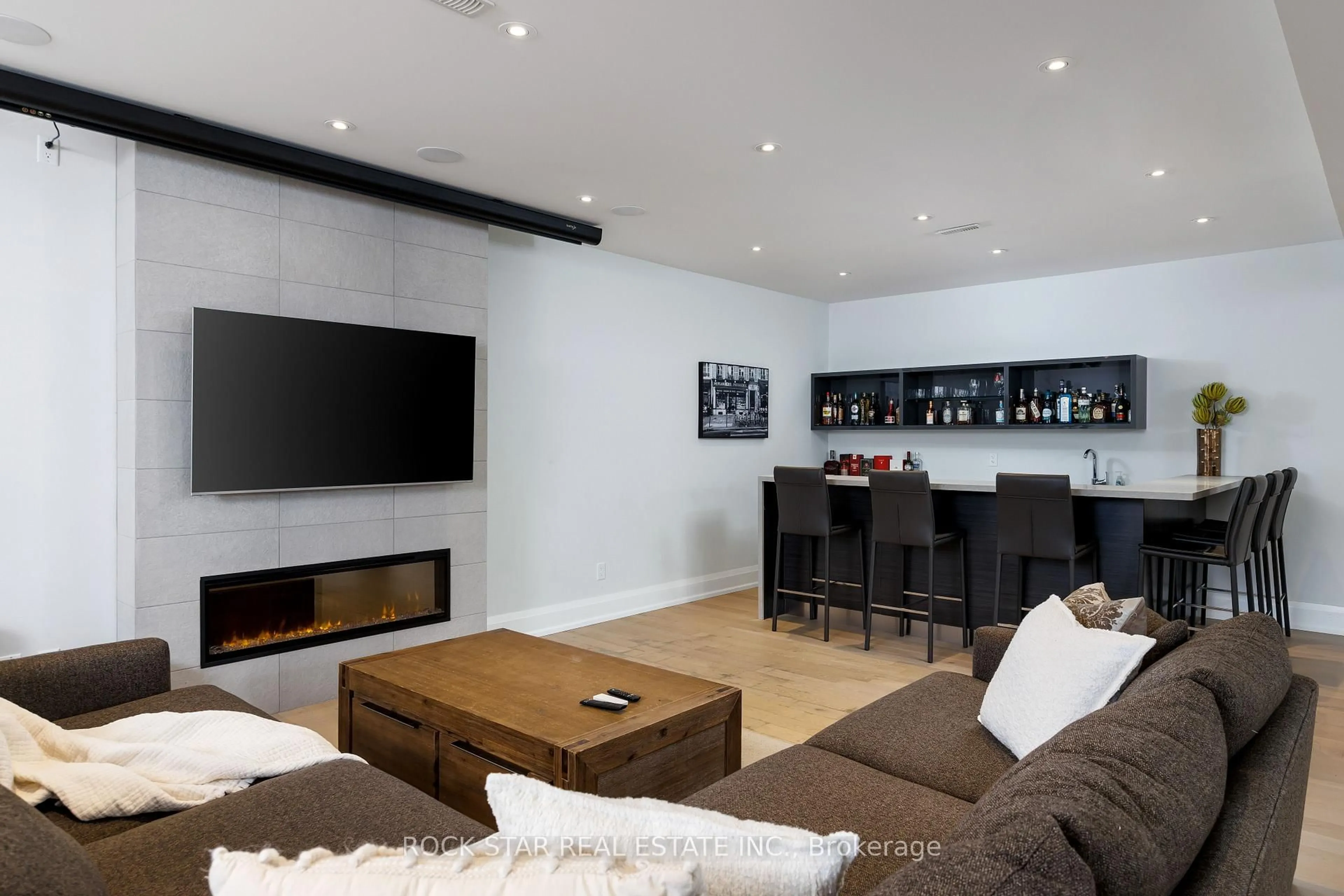 Home theater for 2443 Applewood Dr, Oakville Ontario L6L 1V7