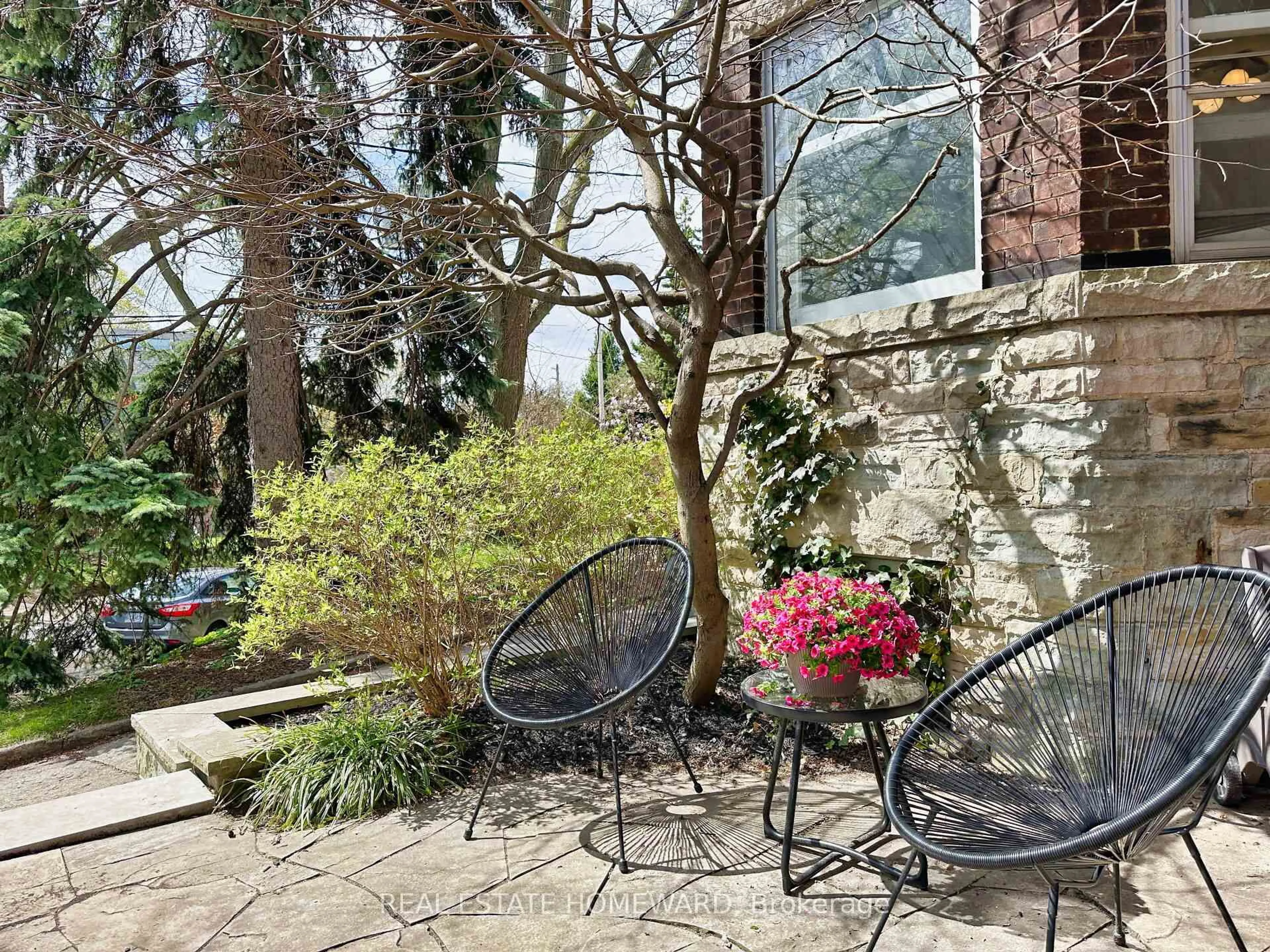 Patio, street for 92 Indian Rd, Toronto Ontario M6R 2V4