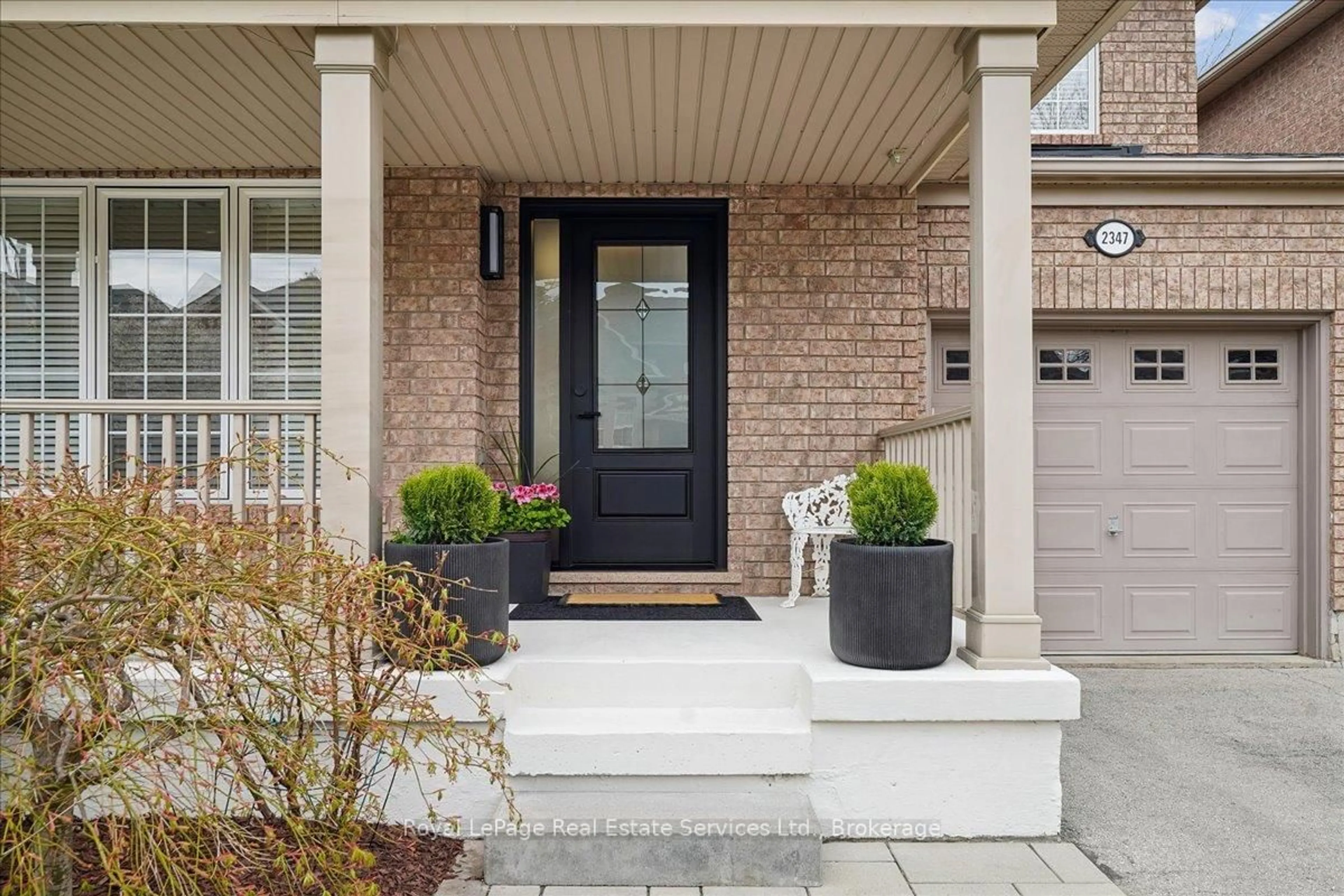 Indoor entryway for 2347 Hollybrook Dr, Oakville Ontario L6M 4T6