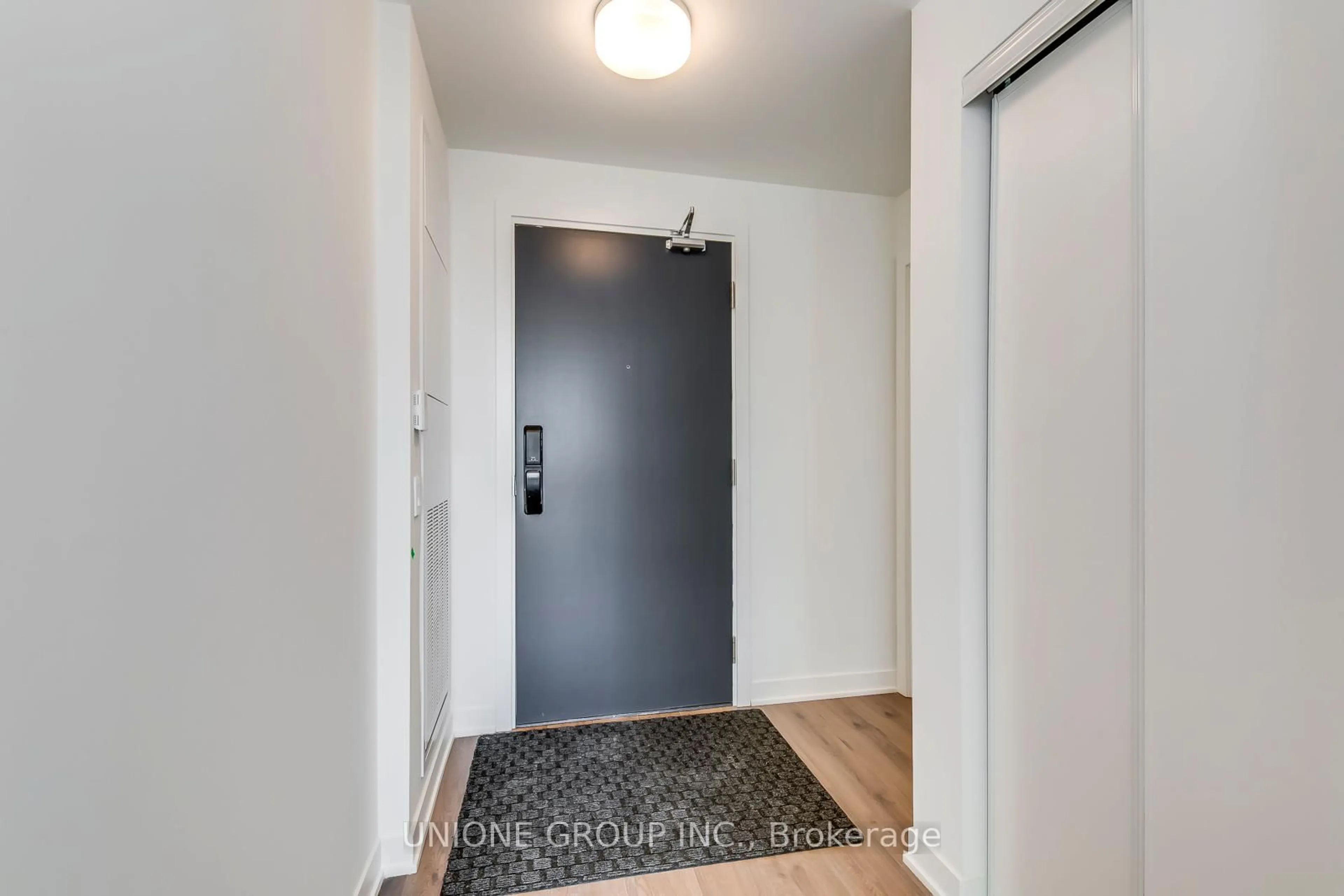 Indoor entryway for 405 Dundas St #407, Oakville Ontario L6M 5P9