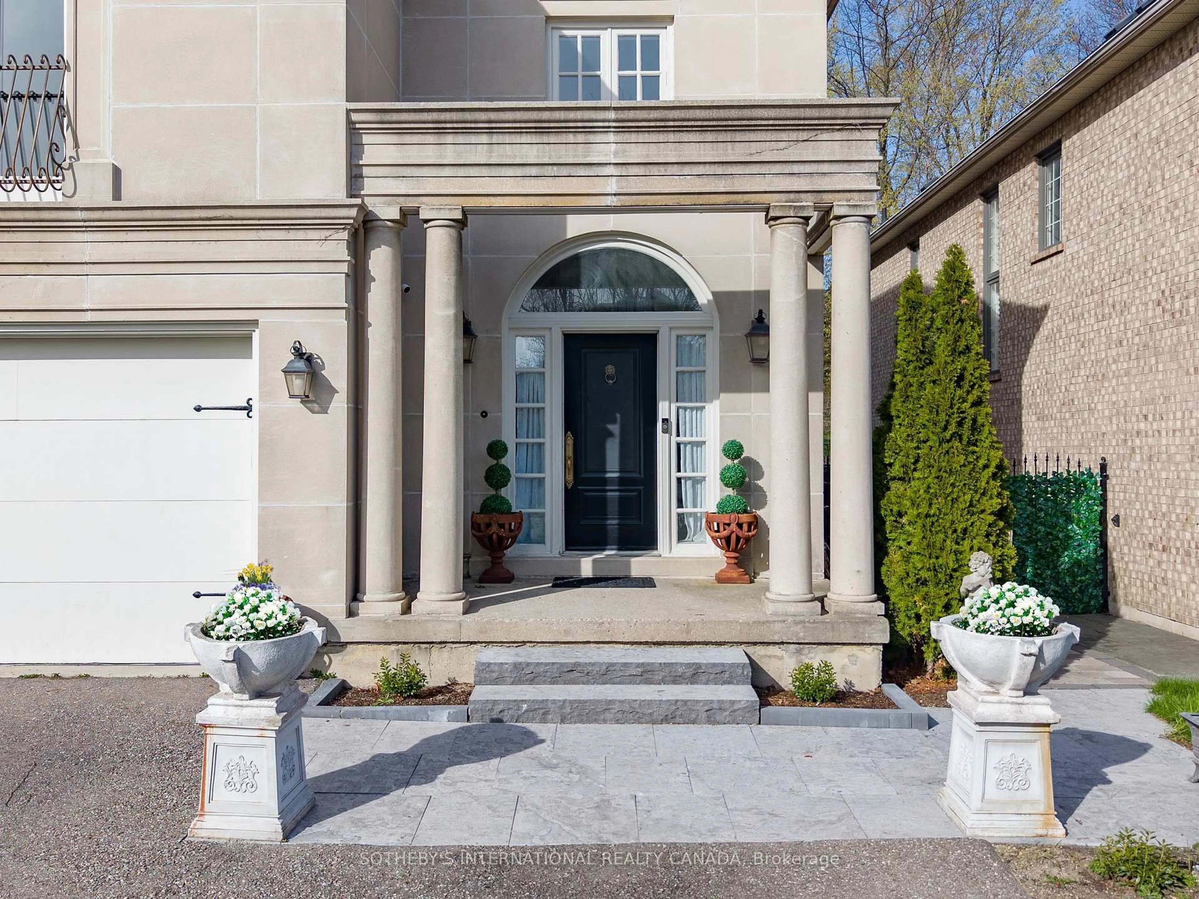 Indoor entryway for 5481 Middleport Cres, Mississauga Ontario L4Z 3V2