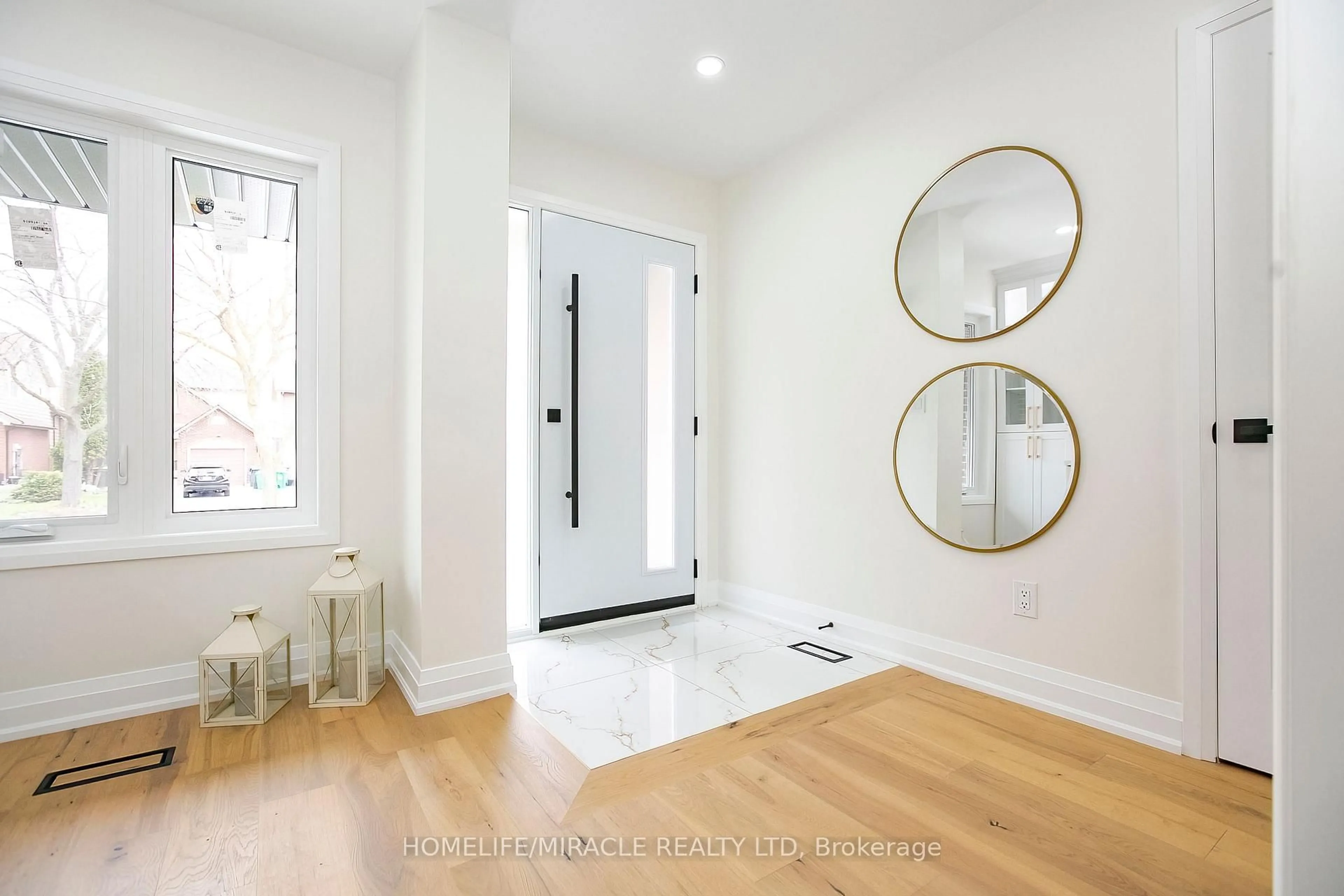 Indoor entryway for 52 Foxacre Row, Brampton Ontario L6V 3P5