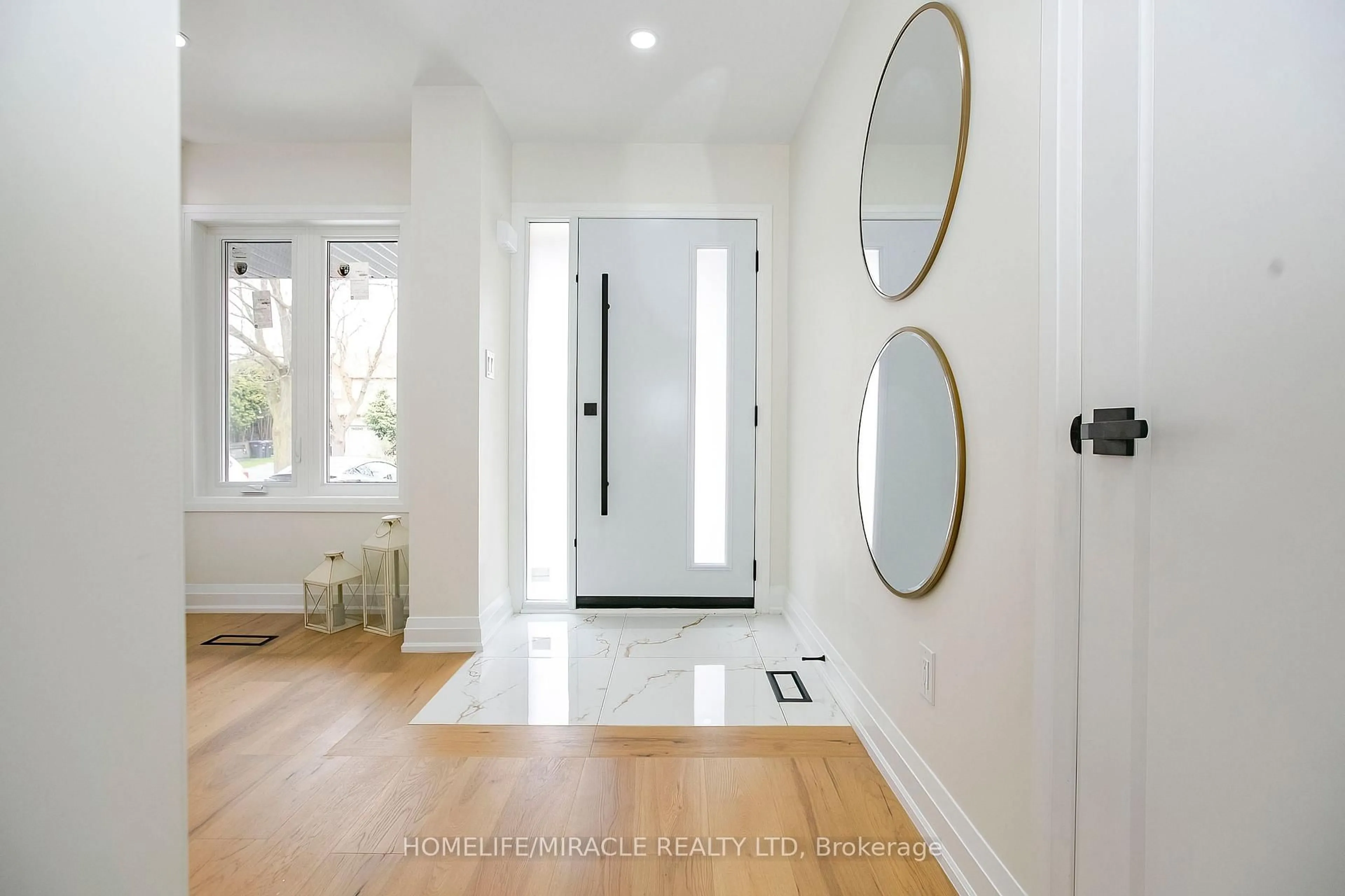 Indoor entryway for 52 Foxacre Row, Brampton Ontario L6V 3P5