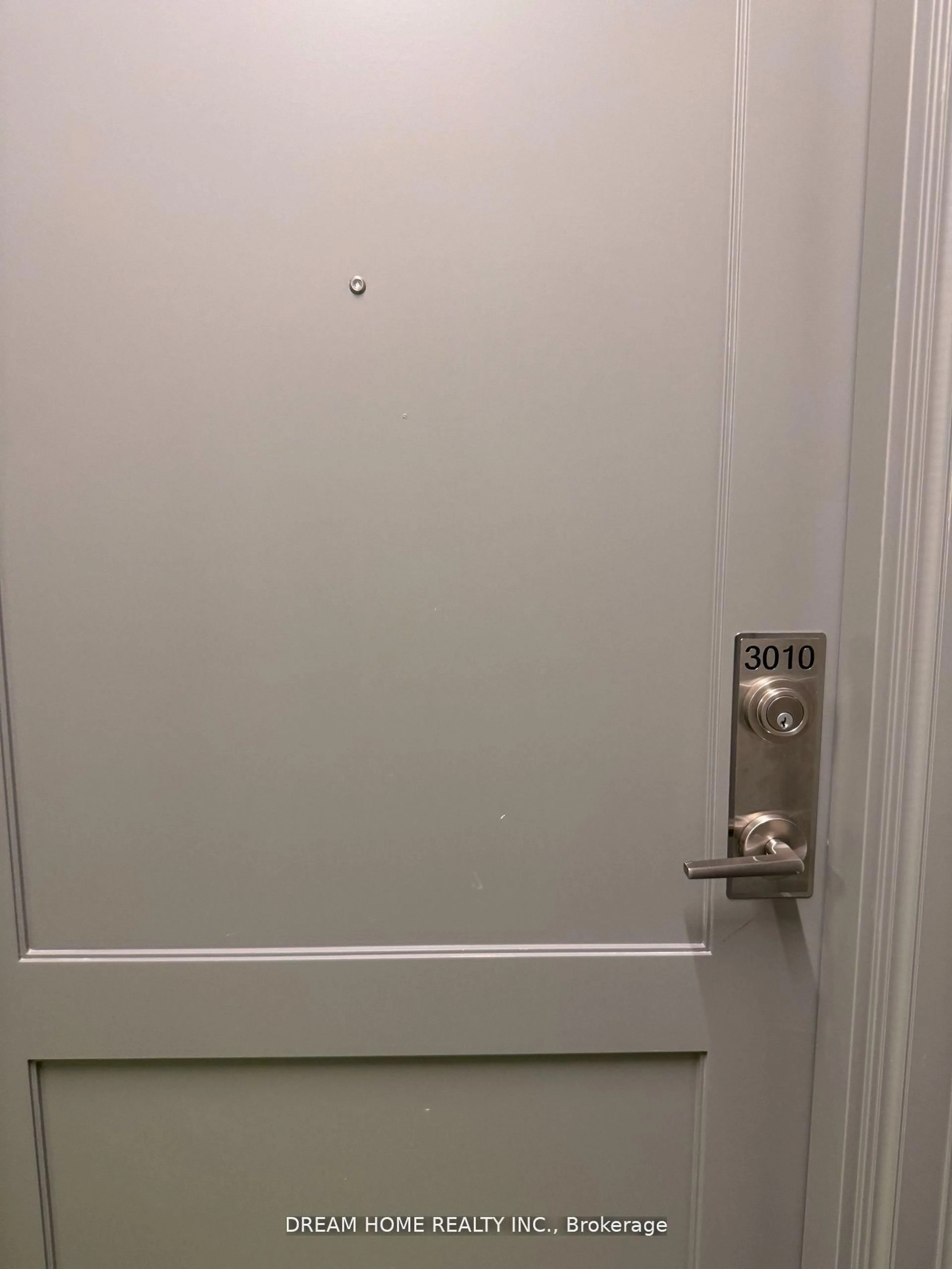 A pic of a room for 30 Elm Dr #3010, Mississauga Ontario L5B 0N6