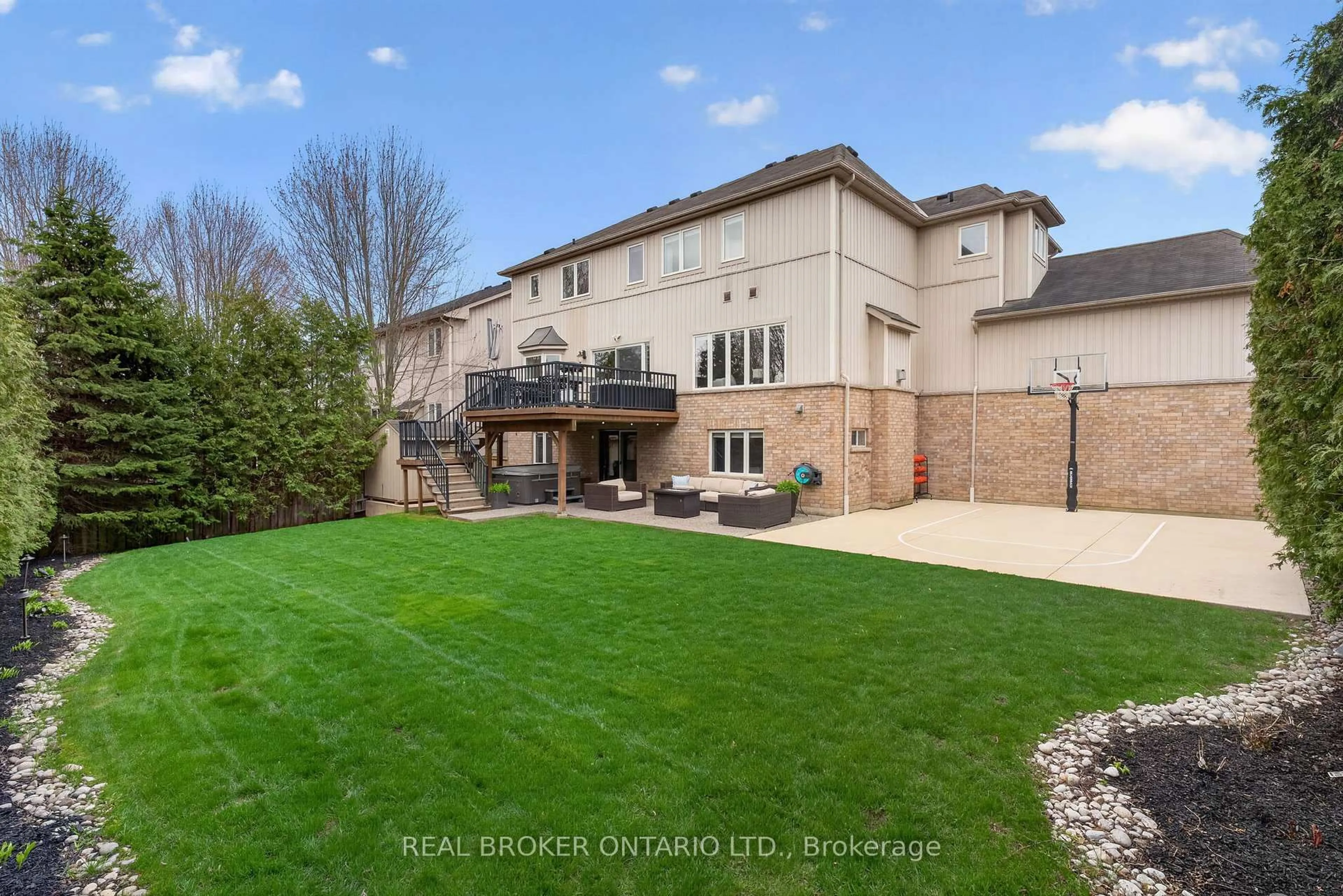 A pic from outside/outdoor area/front of a property/back of a property/a pic from drone, street for 8 Gamble St, Halton Hills Ontario L7G 0B7