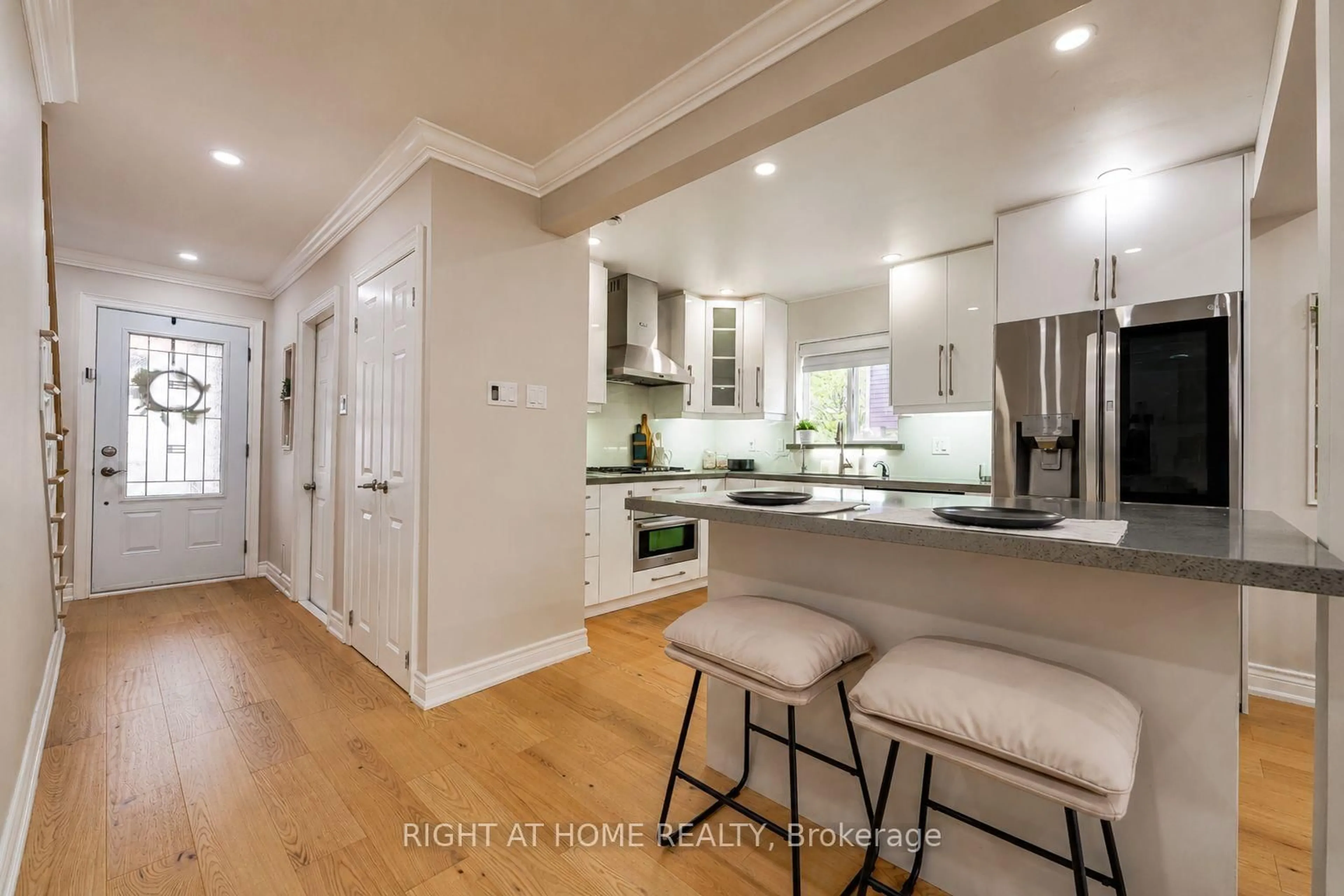 Open concept kitchen, unknown for 3305 Burdock Pl, Mississauga Ontario L5A 4B7