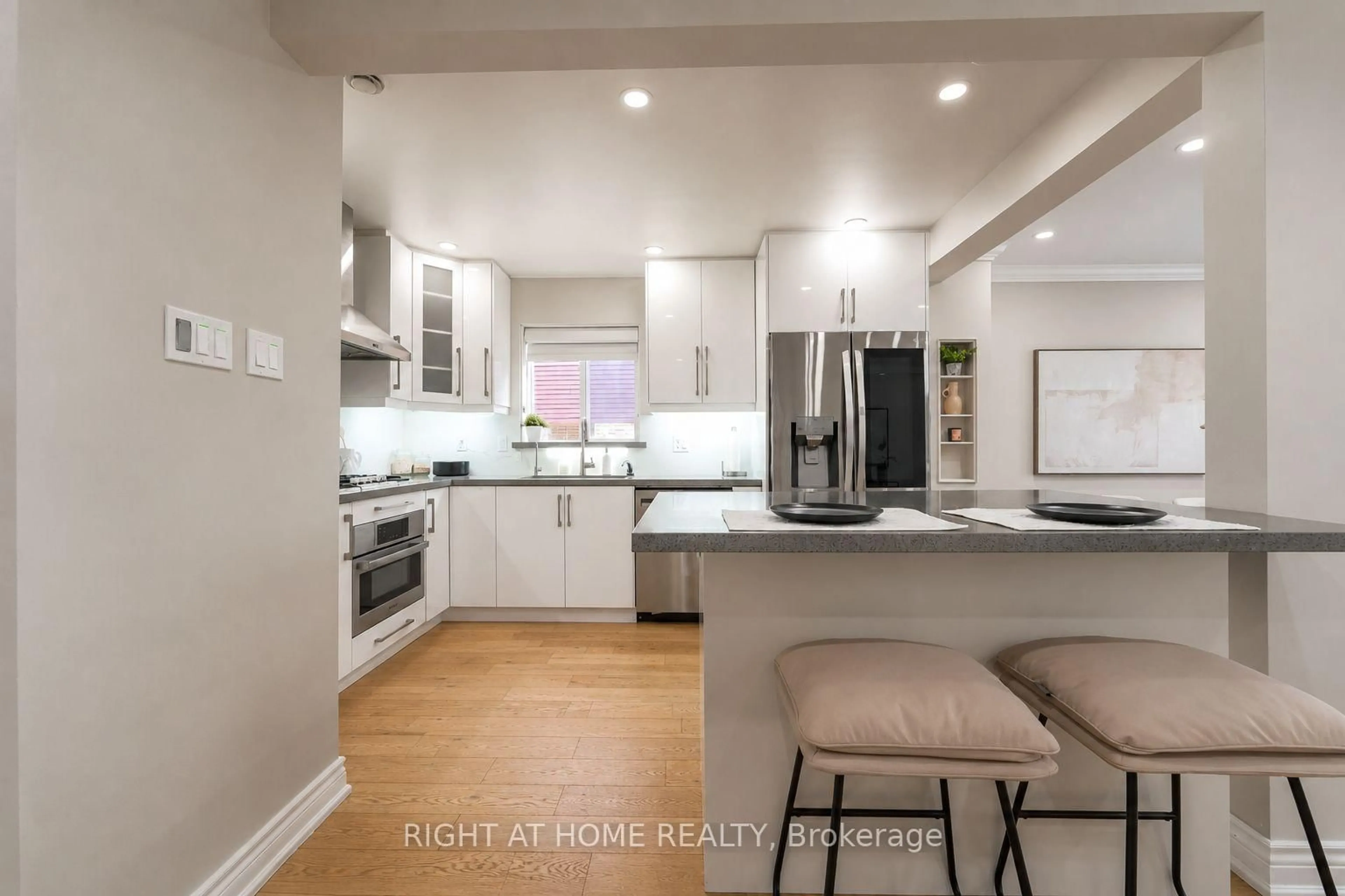 Open concept kitchen, unknown for 3305 Burdock Pl, Mississauga Ontario L5A 4B7
