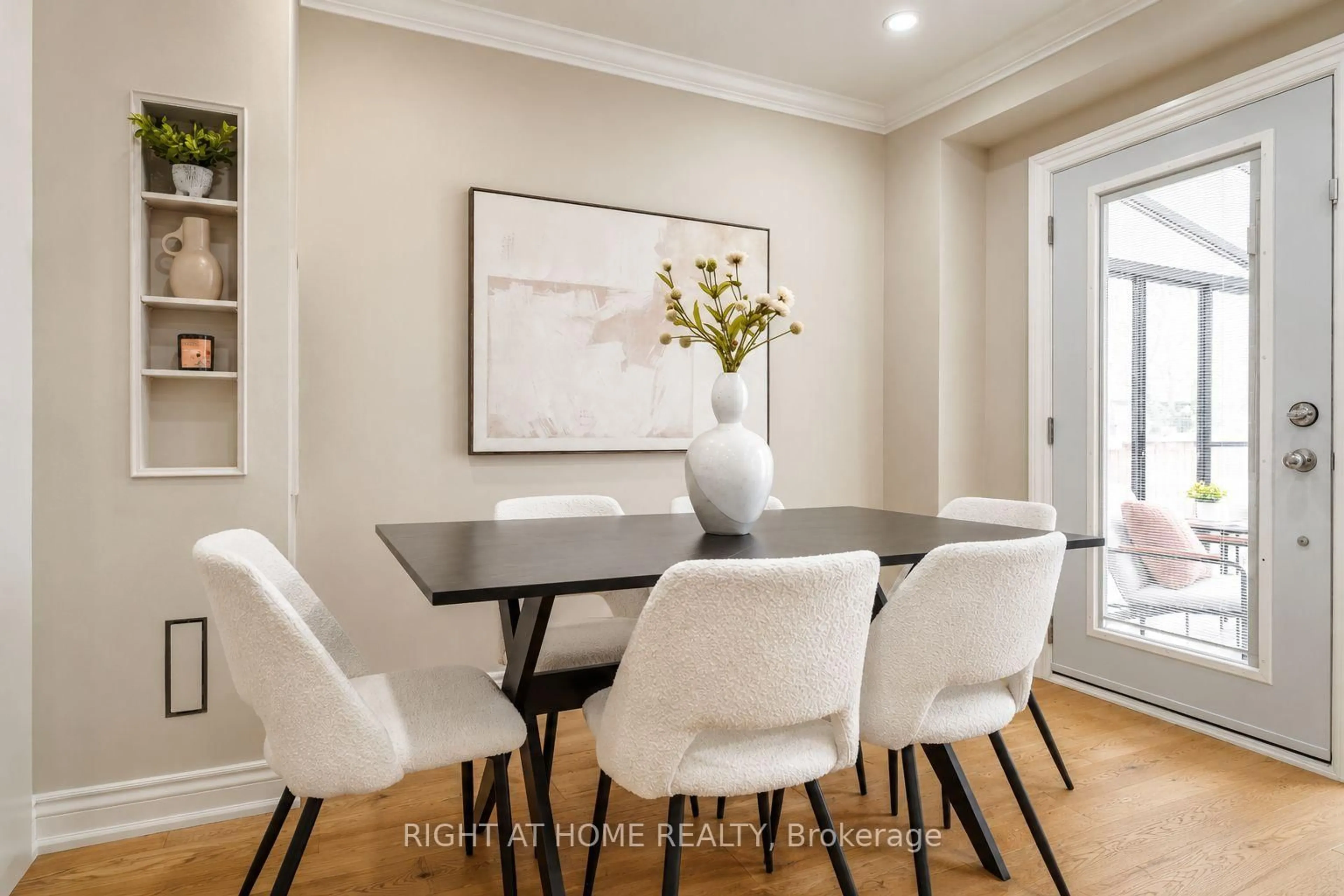 Dining room, wood/laminate floor for 3305 Burdock Pl, Mississauga Ontario L5A 4B7
