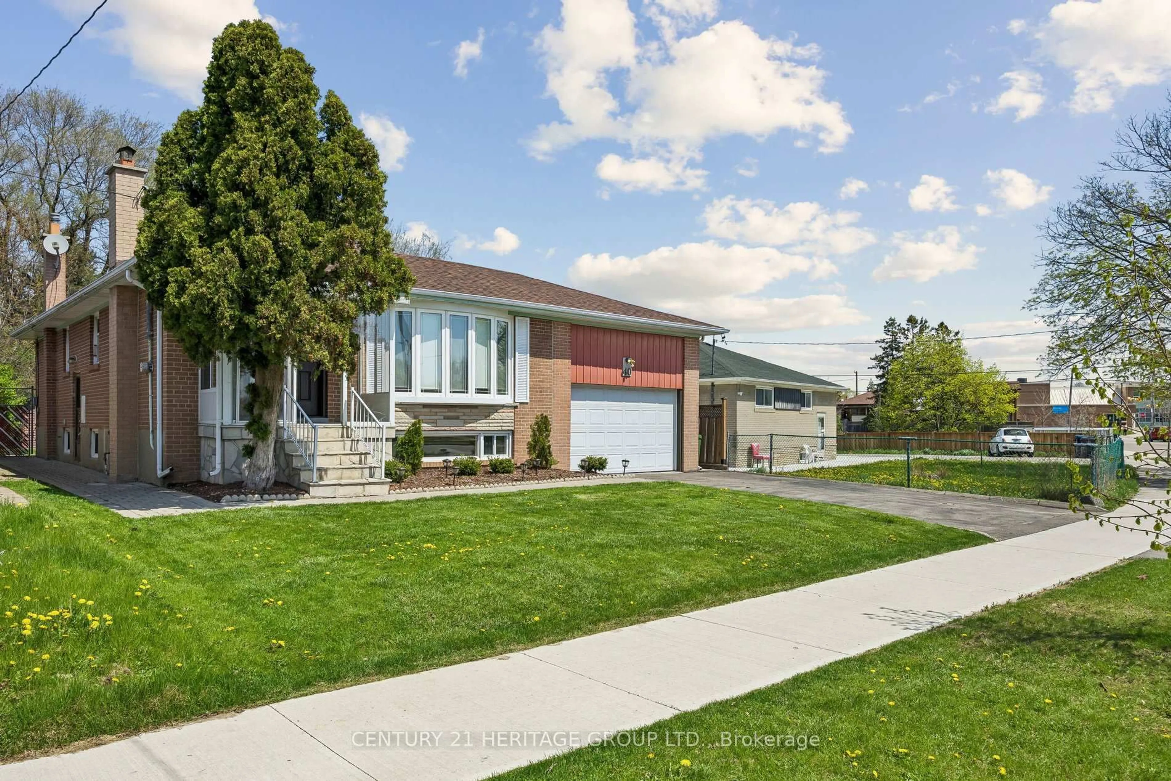 Home with brick exterior material, street for 40 Amaron Ave, Toronto Ontario M9V 1Z1