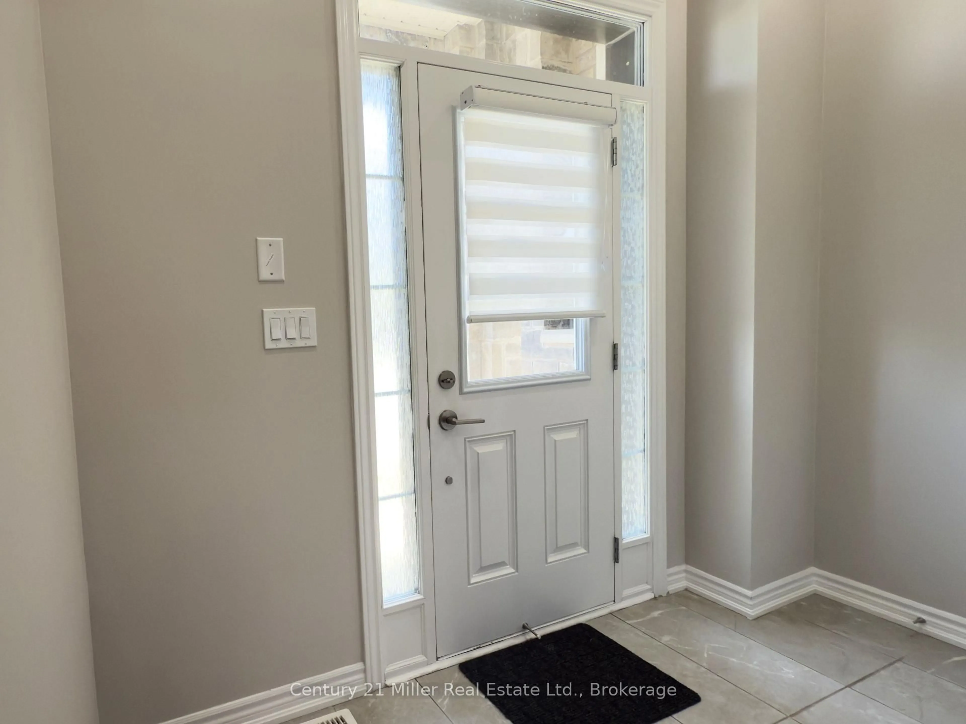 Indoor entryway for 373 Twinflower Pl, Milton Ontario L9E 1T2