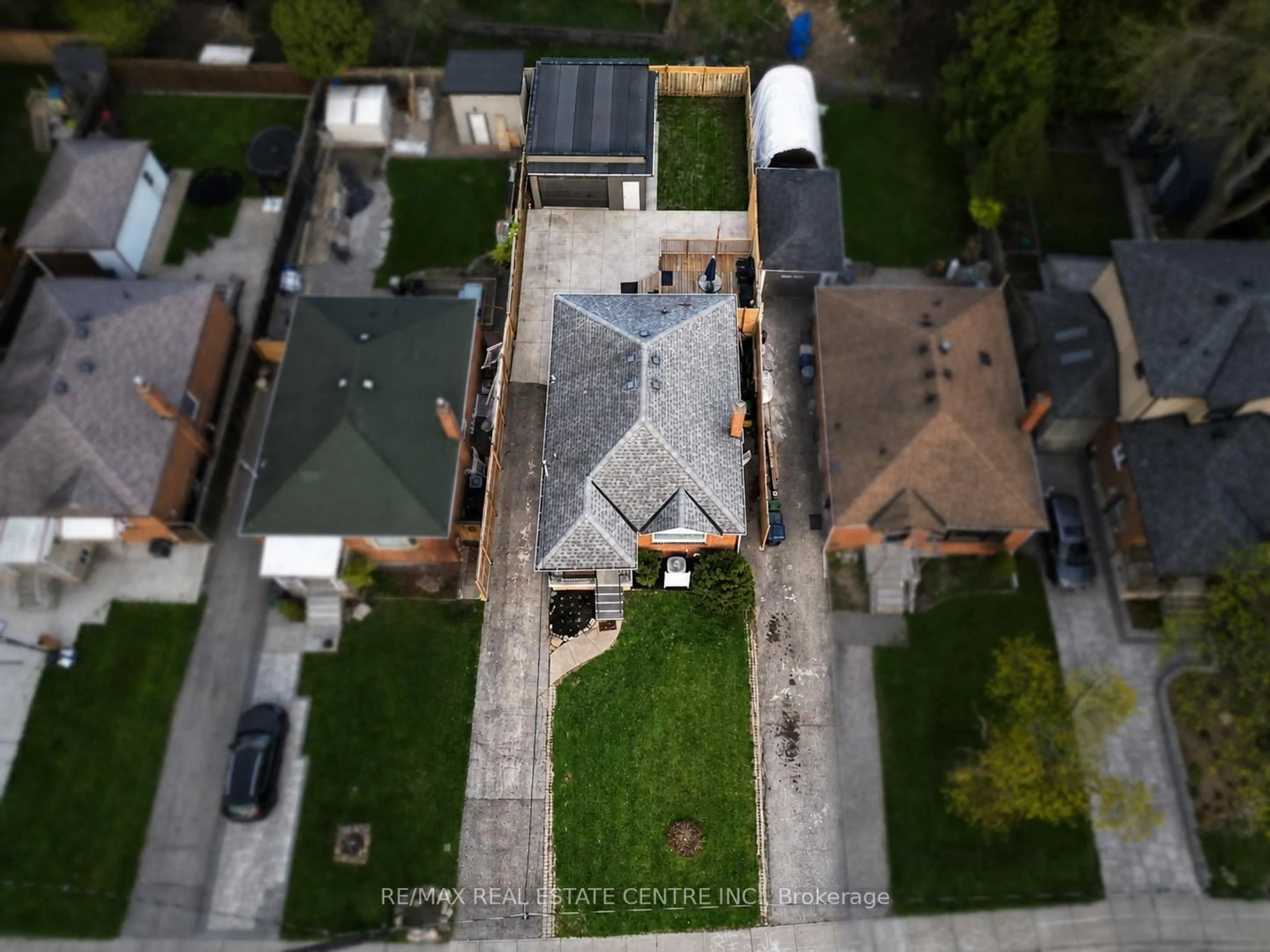 A pic from outside/outdoor area/front of a property/back of a property/a pic from drone, street for 75 Cynthia Rd, Toronto Ontario M6N 2P8