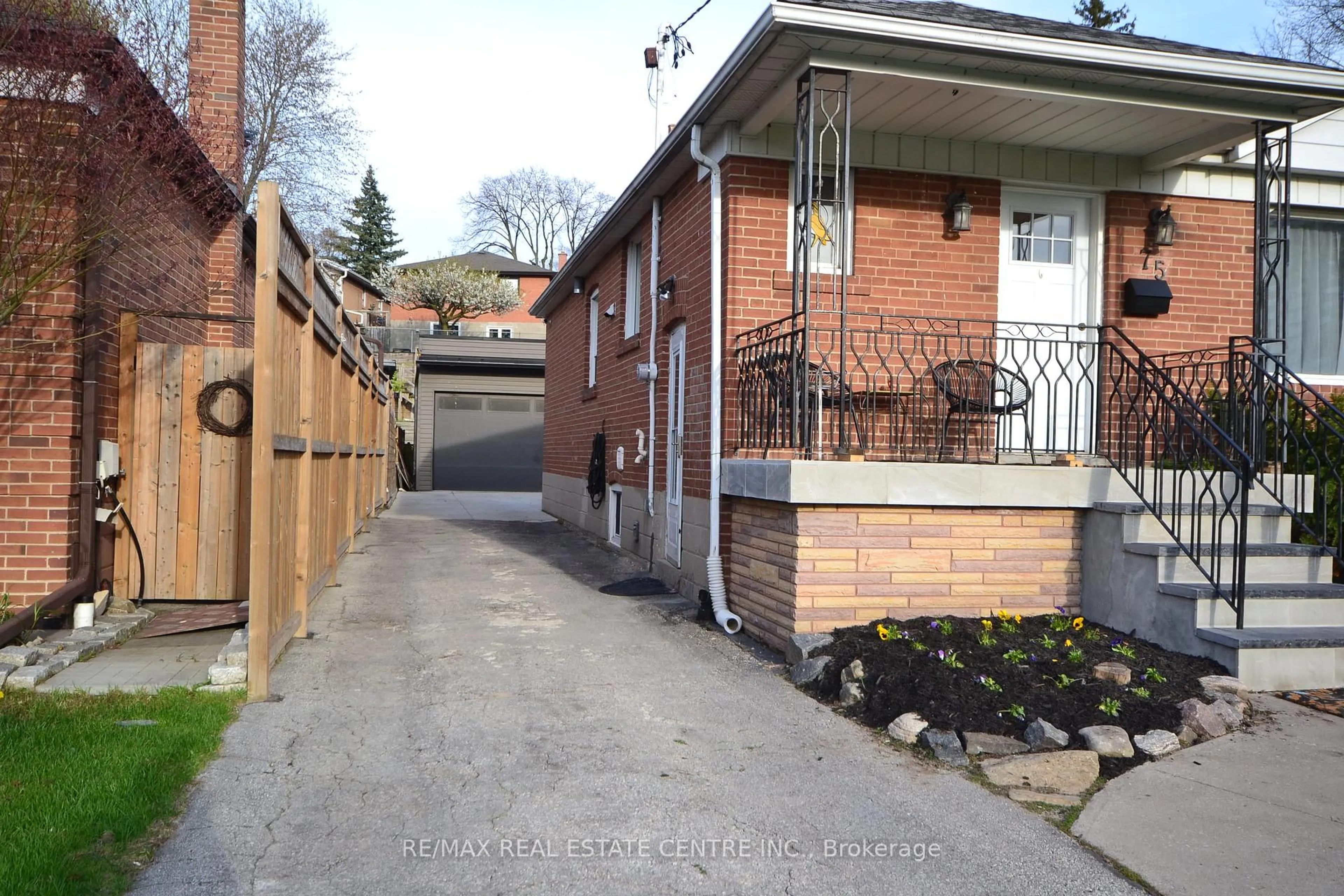 Patio, street for 75 Cynthia Rd, Toronto Ontario M6N 2P8