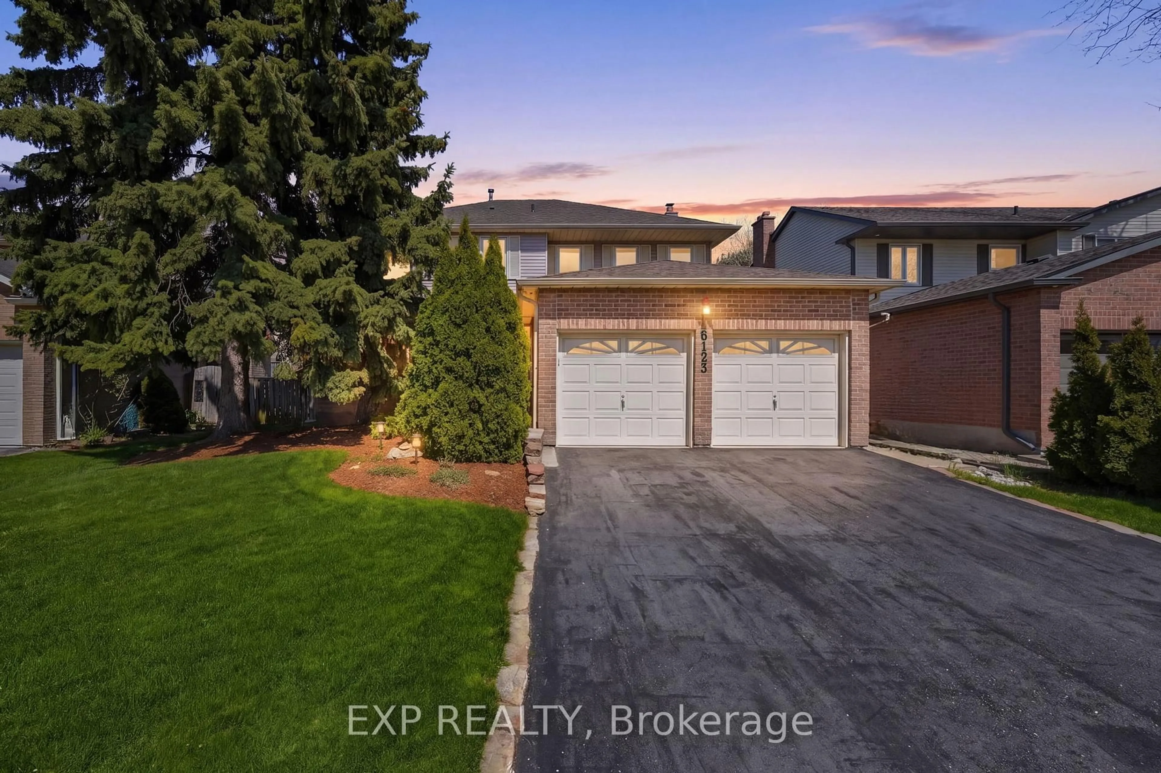 A pic from outside/outdoor area/front of a property/back of a property/a pic from drone, street for 6123 Edenwood Dr, Mississauga Ontario L5N 2Y6