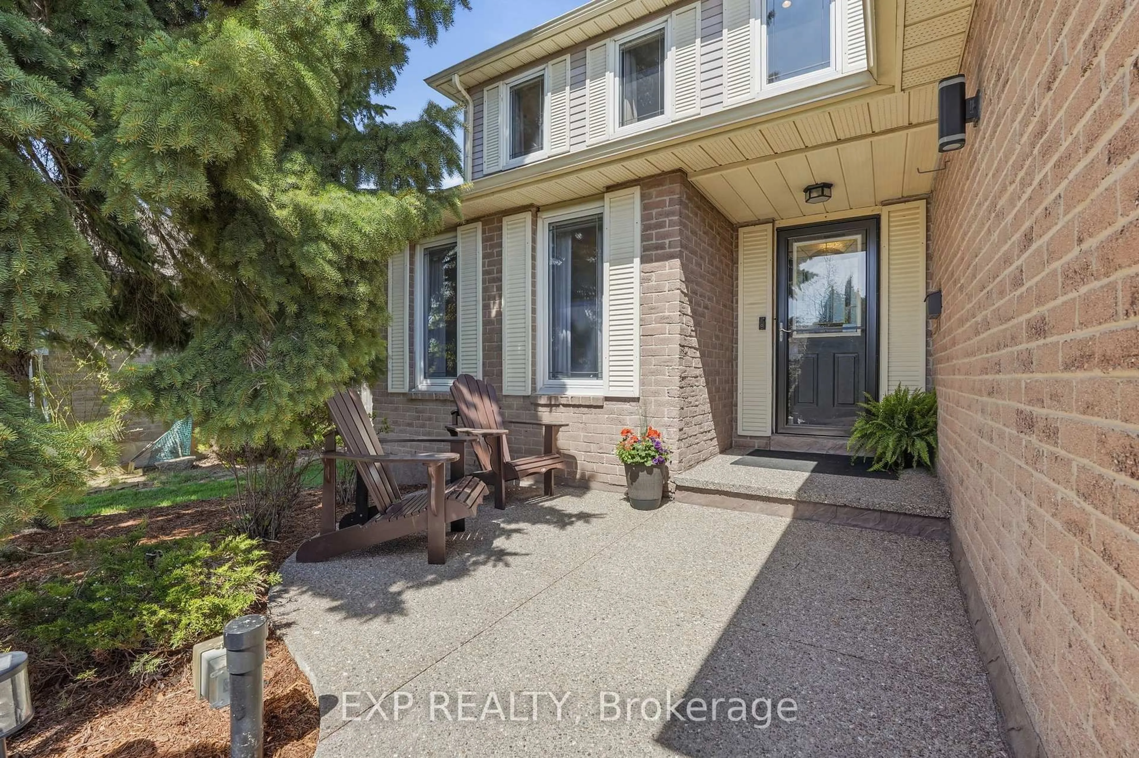 Indoor entryway for 6123 Edenwood Dr, Mississauga Ontario L5N 2Y6