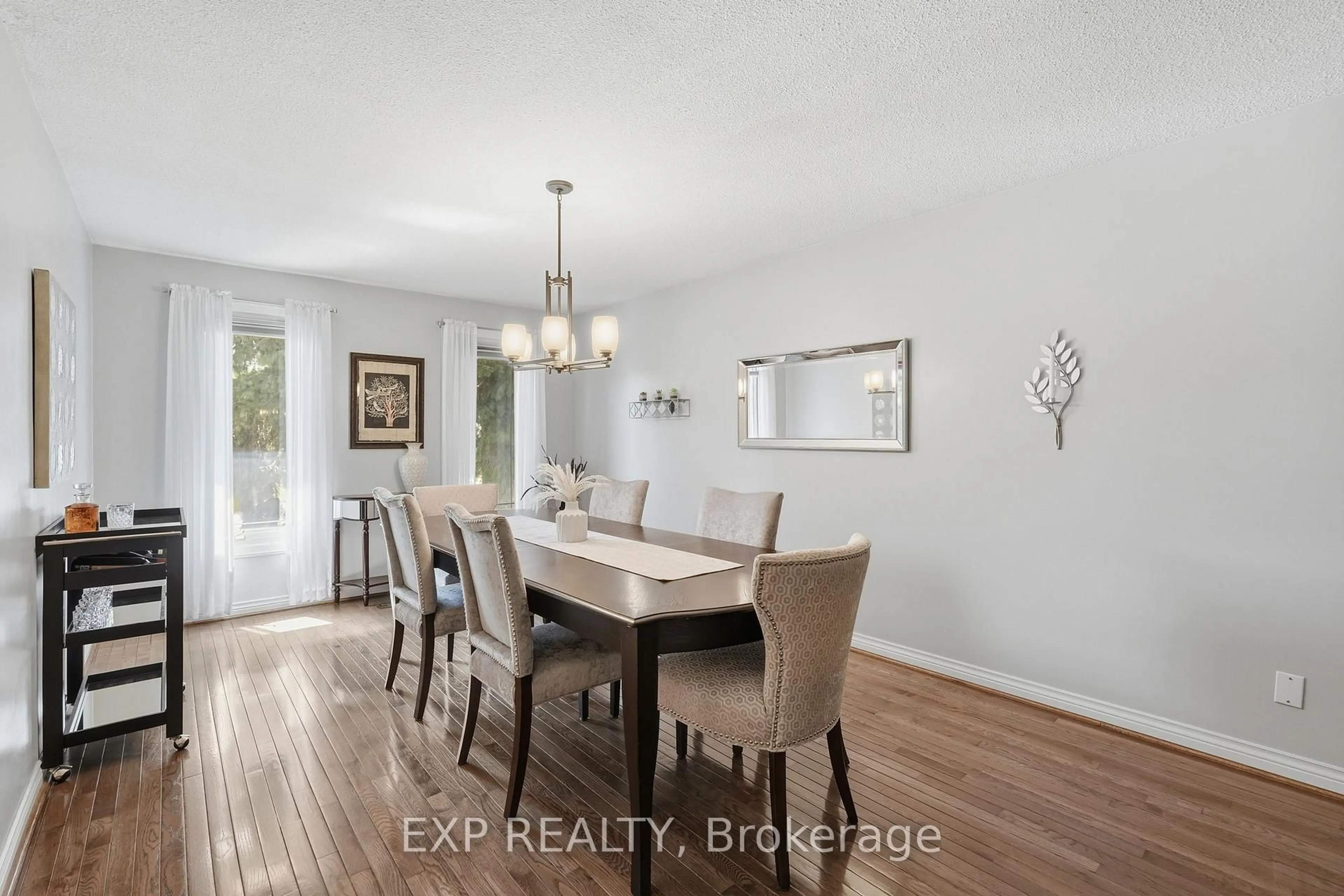 Dining room, wood/laminate floor for 6123 Edenwood Dr, Mississauga Ontario L5N 2Y6