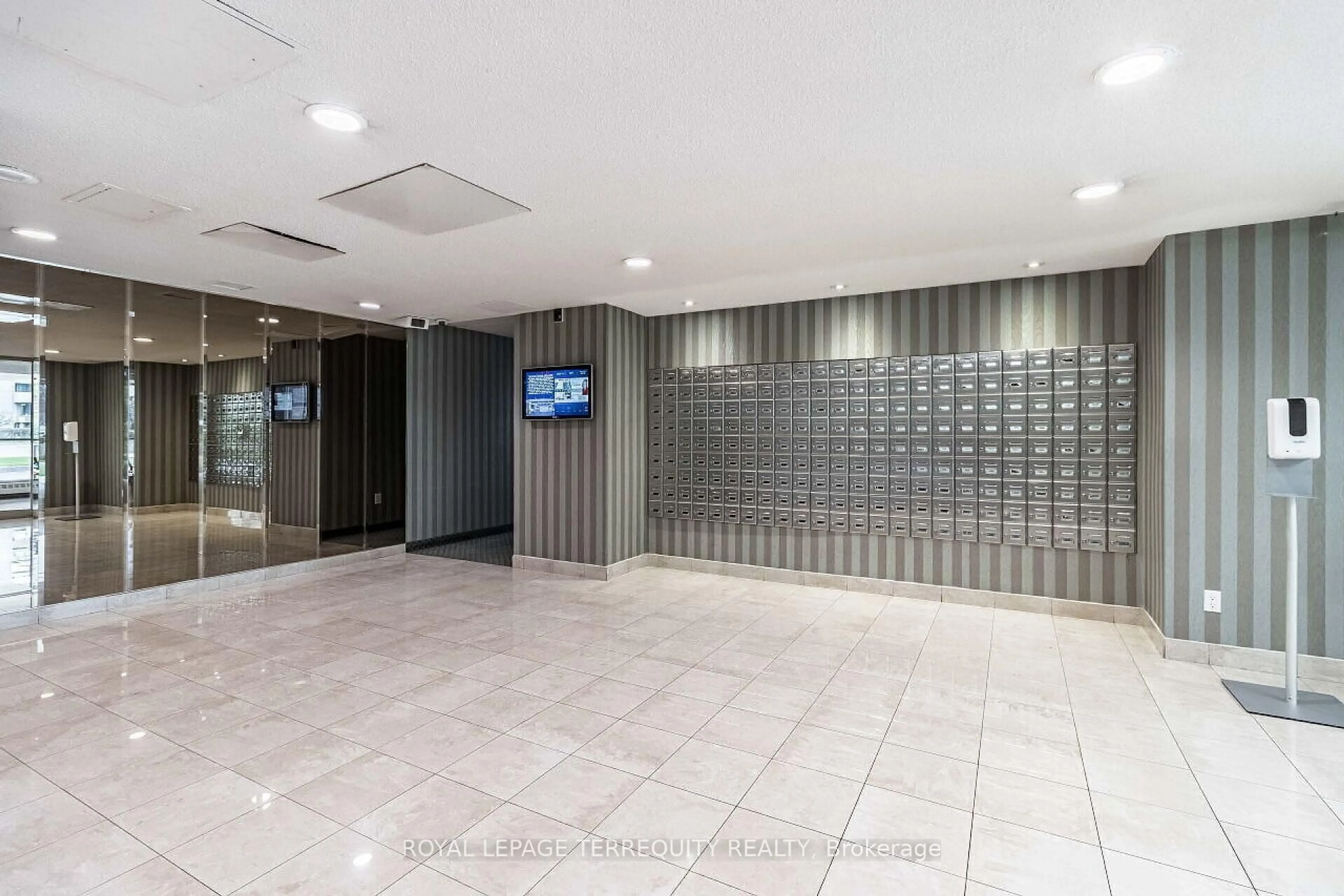Indoor foyer for 299 Mill Rd #306, Toronto Ontario M9C 4V9