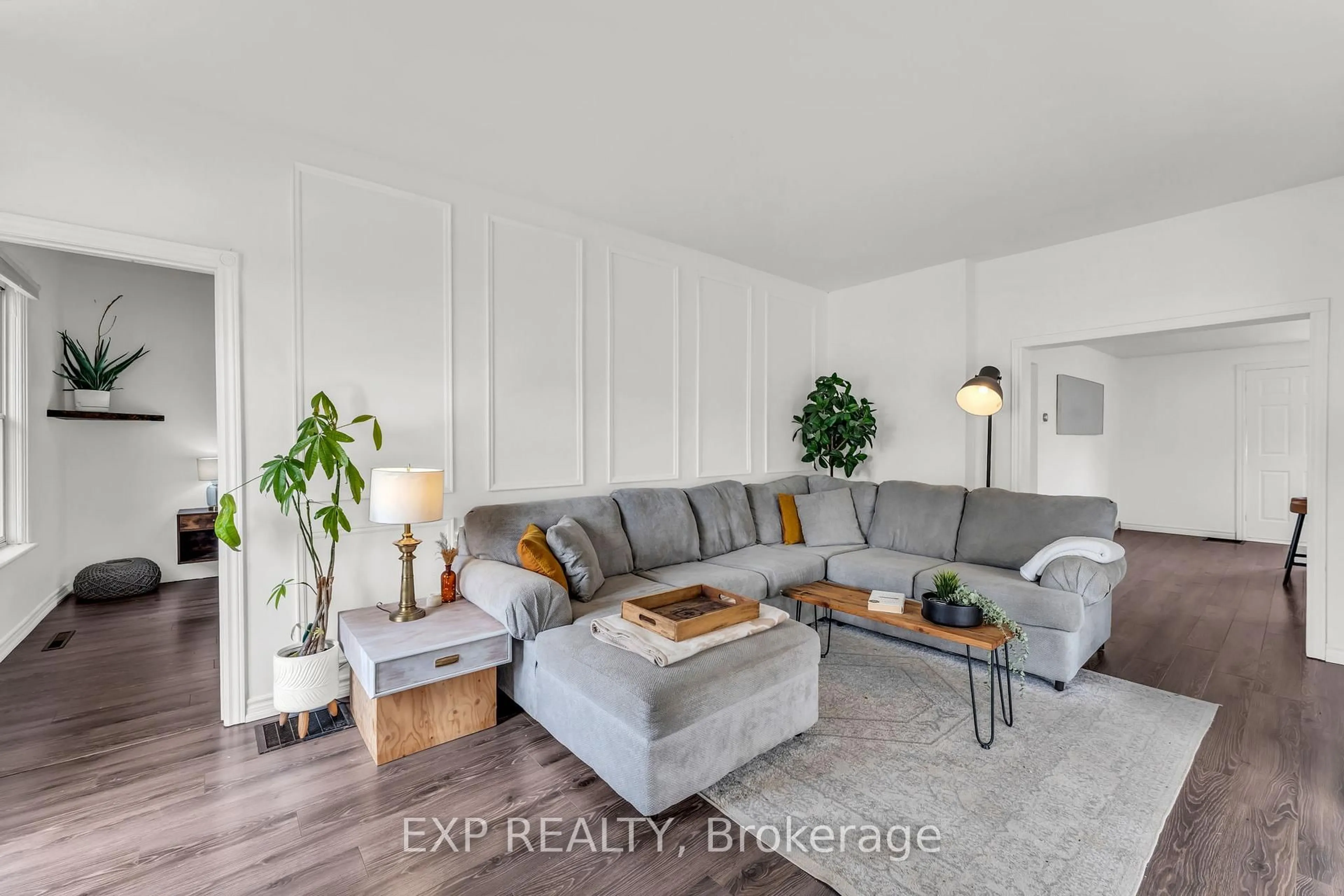 Living room with furniture, wood/laminate floor for 135 Poplar Ave, Halton Hills Ontario L7J 2E3