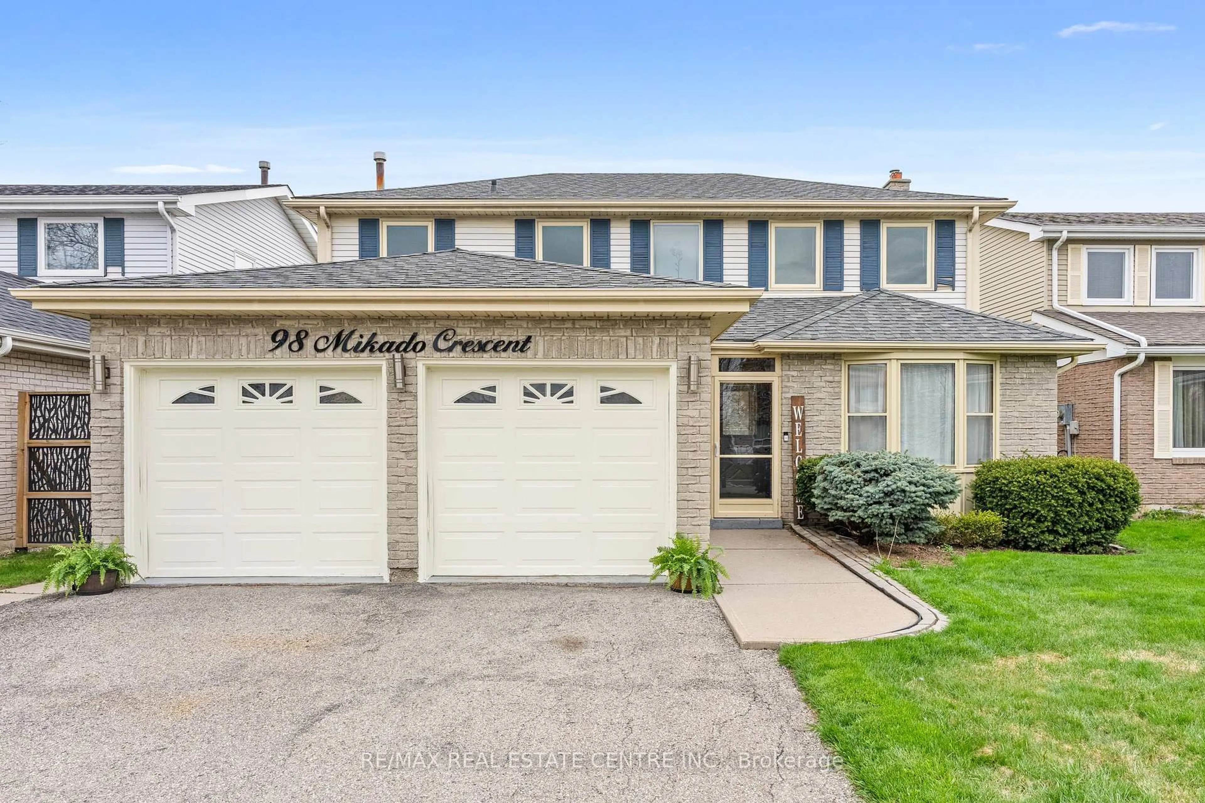 Home with vinyl exterior material, street for 98 Mikado Cres, Brampton Ontario L6S 3R7