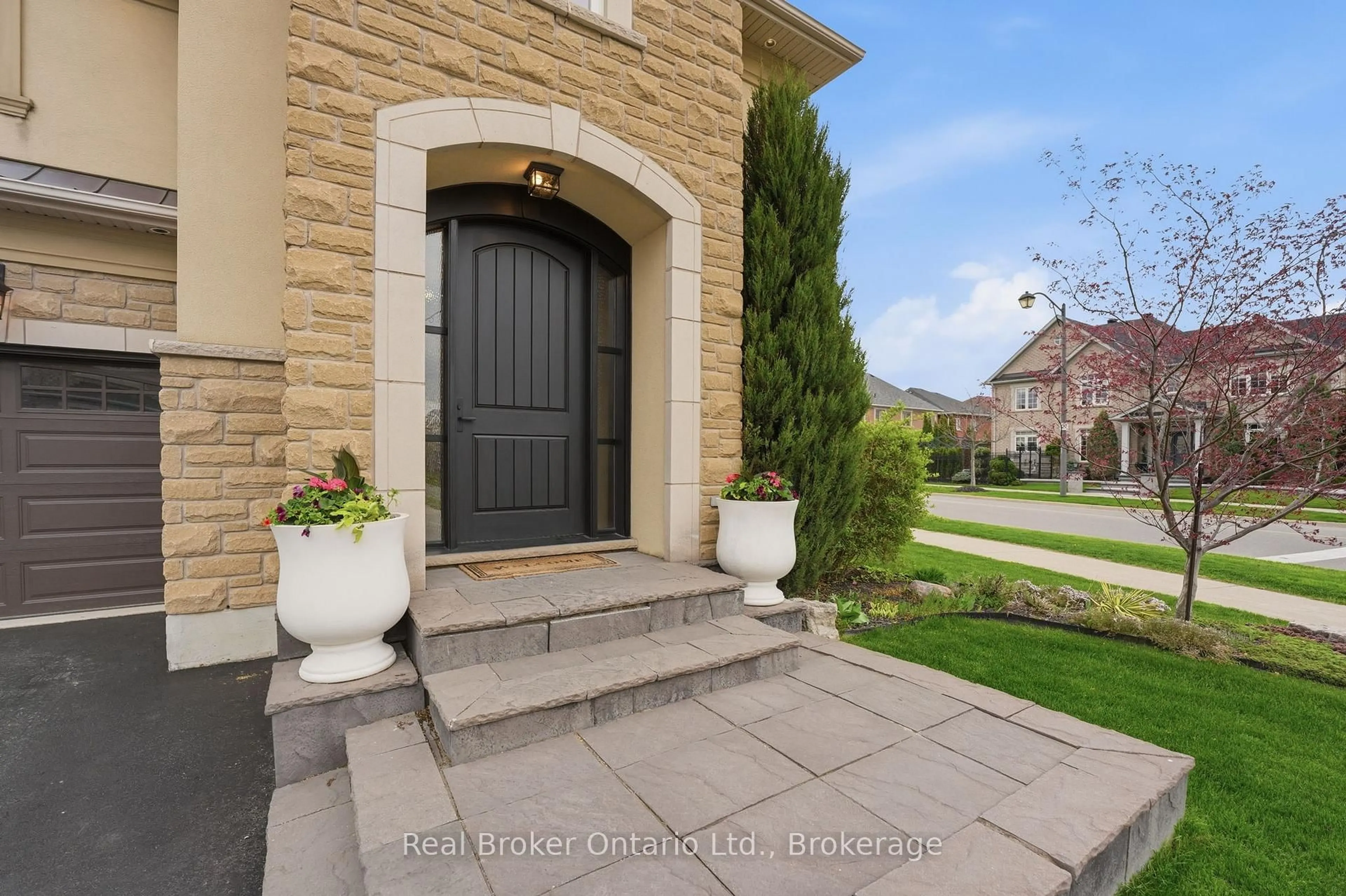 Indoor entryway for 4660 Bracknell Rd, Burlington Ontario L7M 0E2